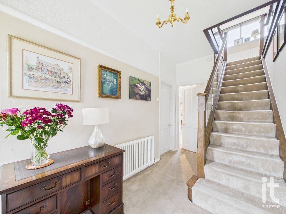 4 bedroom detached house Under Offer in High Peak - Photograph 4.