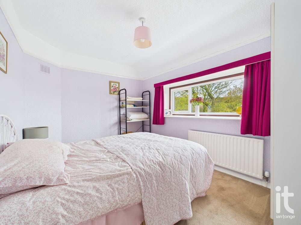 4 bedroom detached house Under Offer in High Peak - Photograph 13.