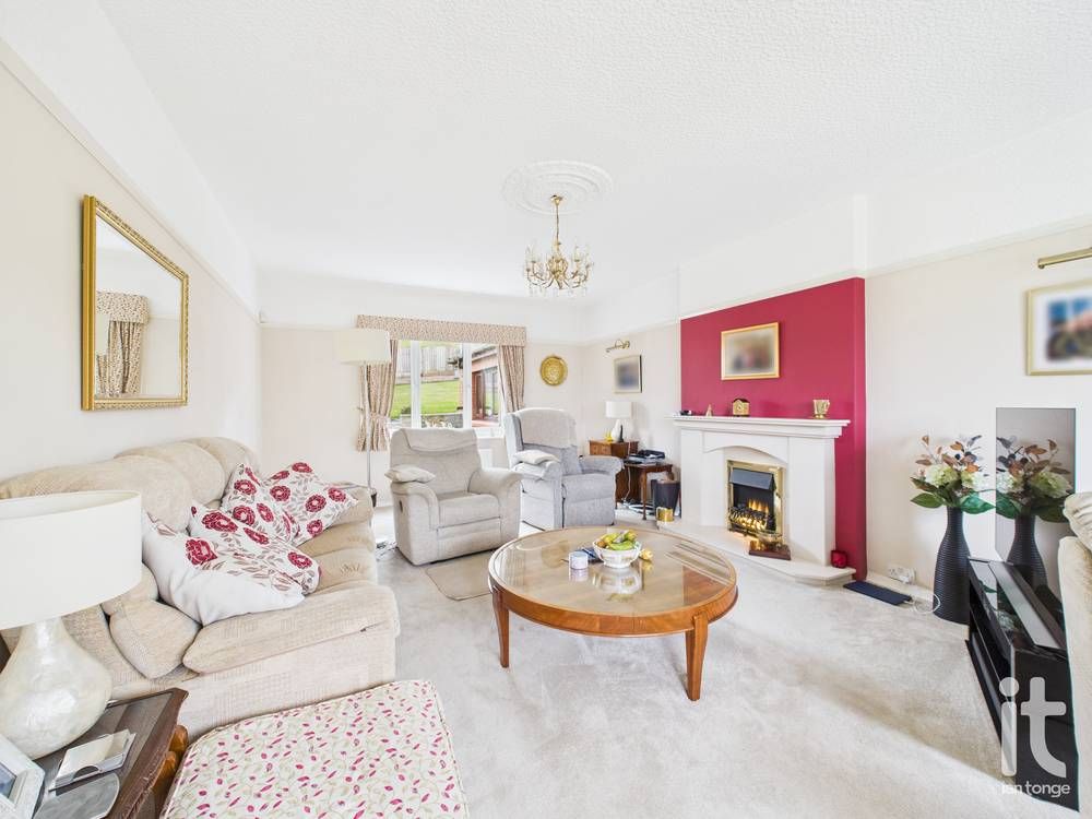 4 bedroom detached house Under Offer in High Peak - Photograph 5.