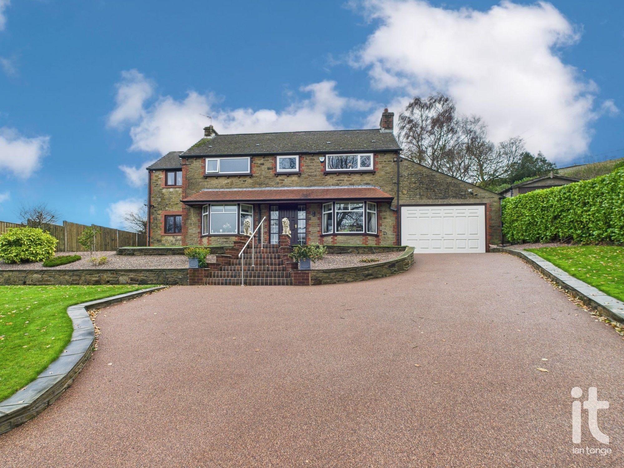 4 bedroom detached house Under Offer in High Peak - Photograph 1.