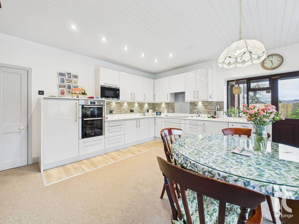 4 bedroom detached house Under Offer in High Peak - Photograph 9.