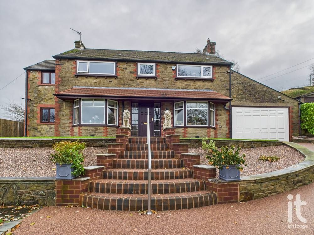 4 bedroom detached house Under Offer in High Peak - Photograph 18.