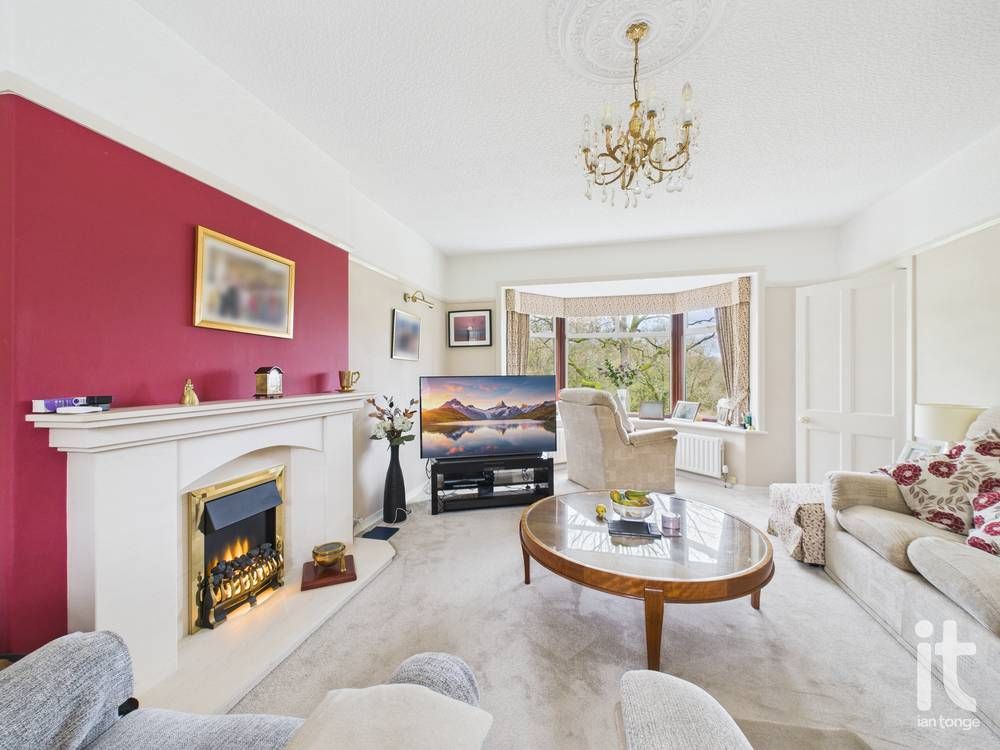 4 bedroom detached house Under Offer in High Peak - Photograph 6.