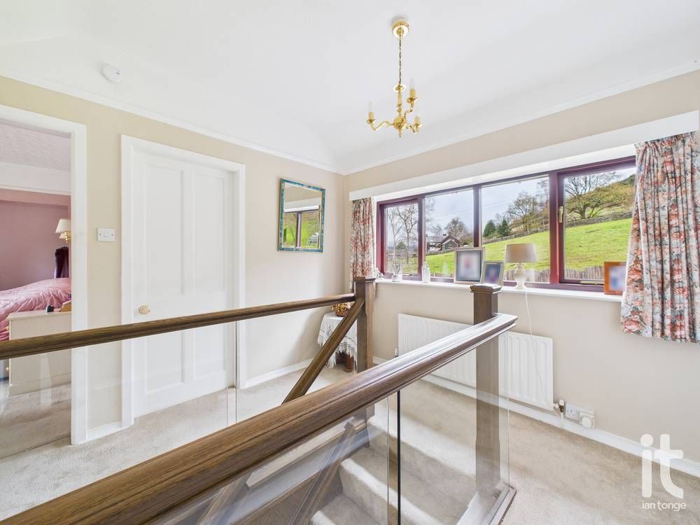 4 bedroom detached house Under Offer in High Peak - Photograph 10.