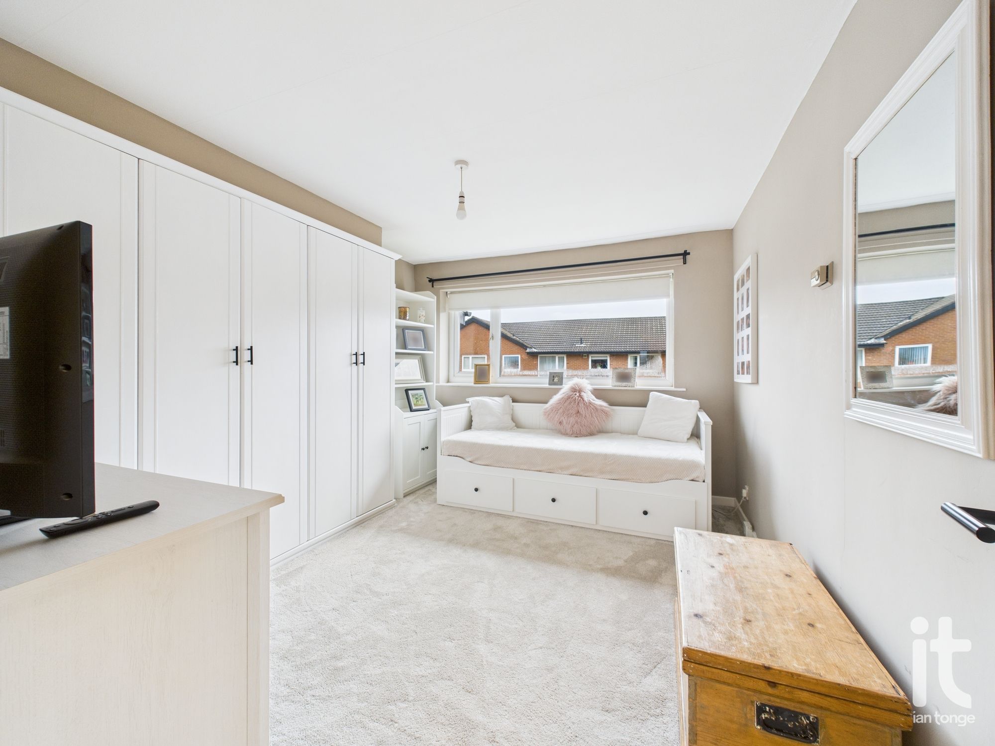 2 bedroom apartment flat/apartment Under Offer in Stockport - Photograph 6.