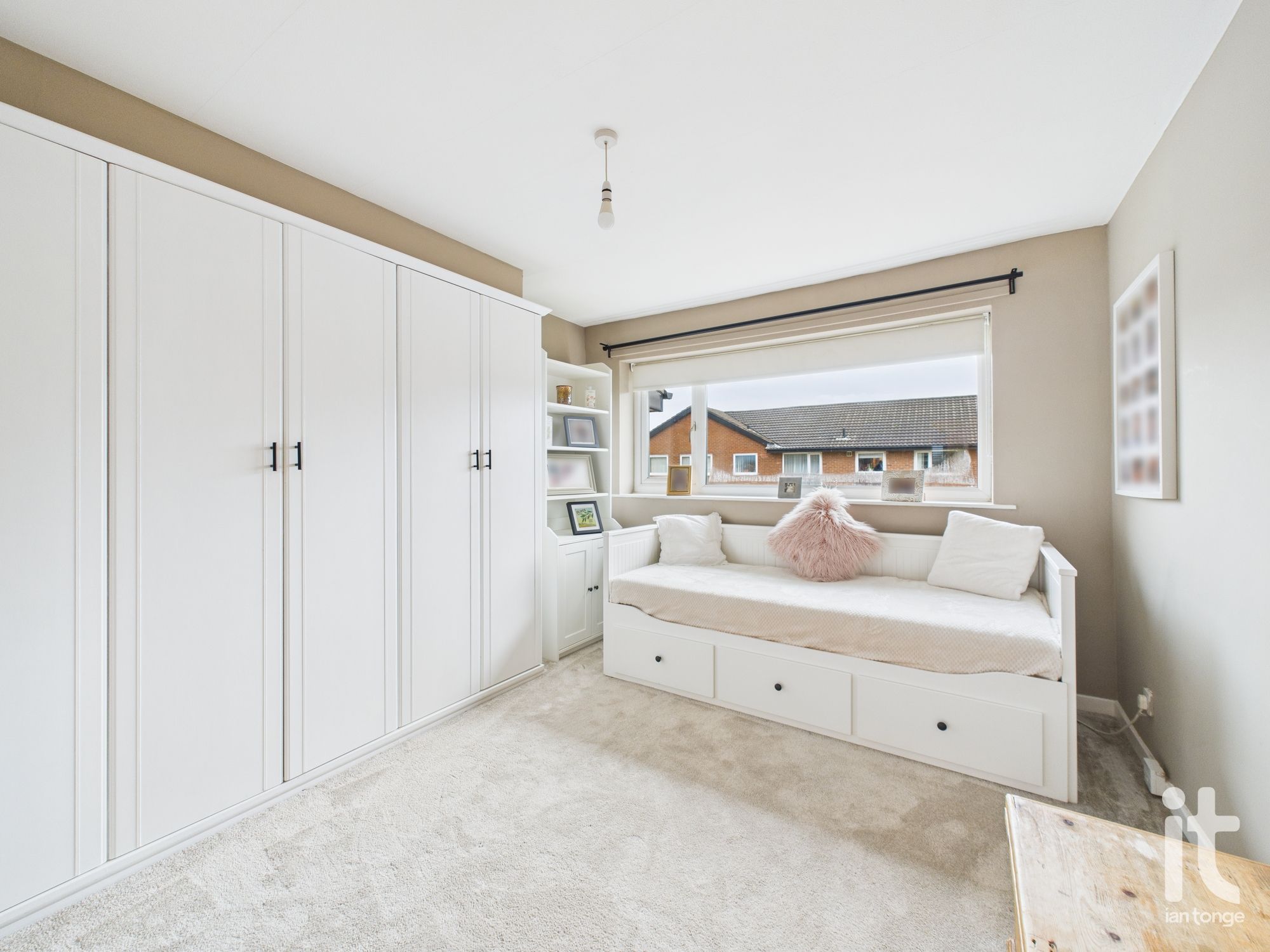 2 bedroom apartment flat/apartment Under Offer in Stockport - Photograph 4.