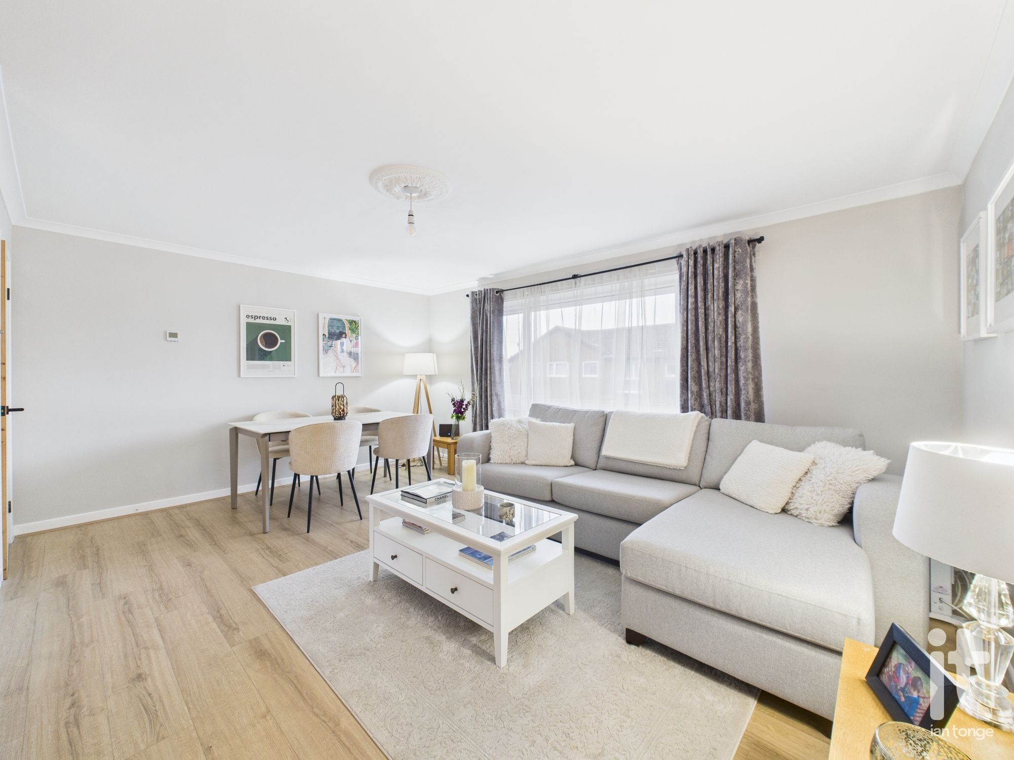 2 bedroom apartment flat/apartment Under Offer in Stockport - Photograph 13.