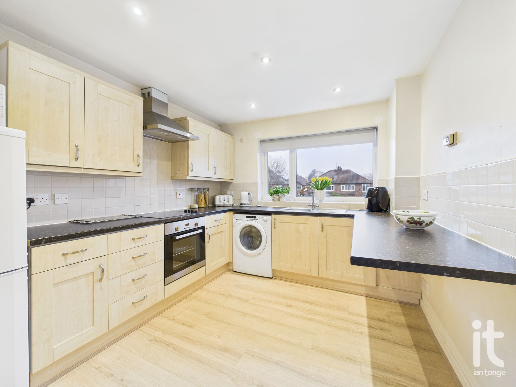2 bedroom apartment flat/apartment Under Offer in Stockport - Photograph 17.