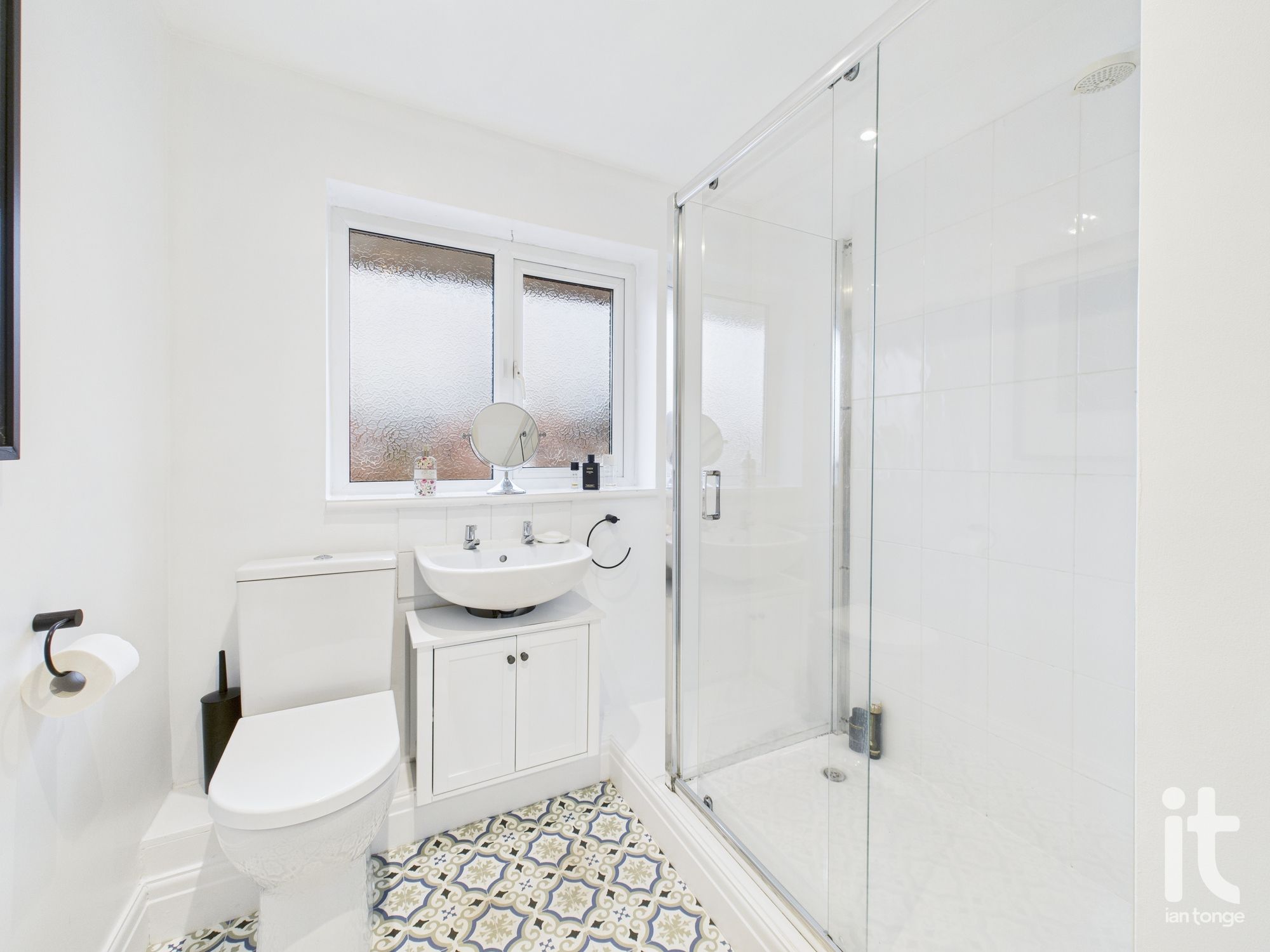 2 bedroom apartment flat/apartment Under Offer in Stockport - Photograph 8.