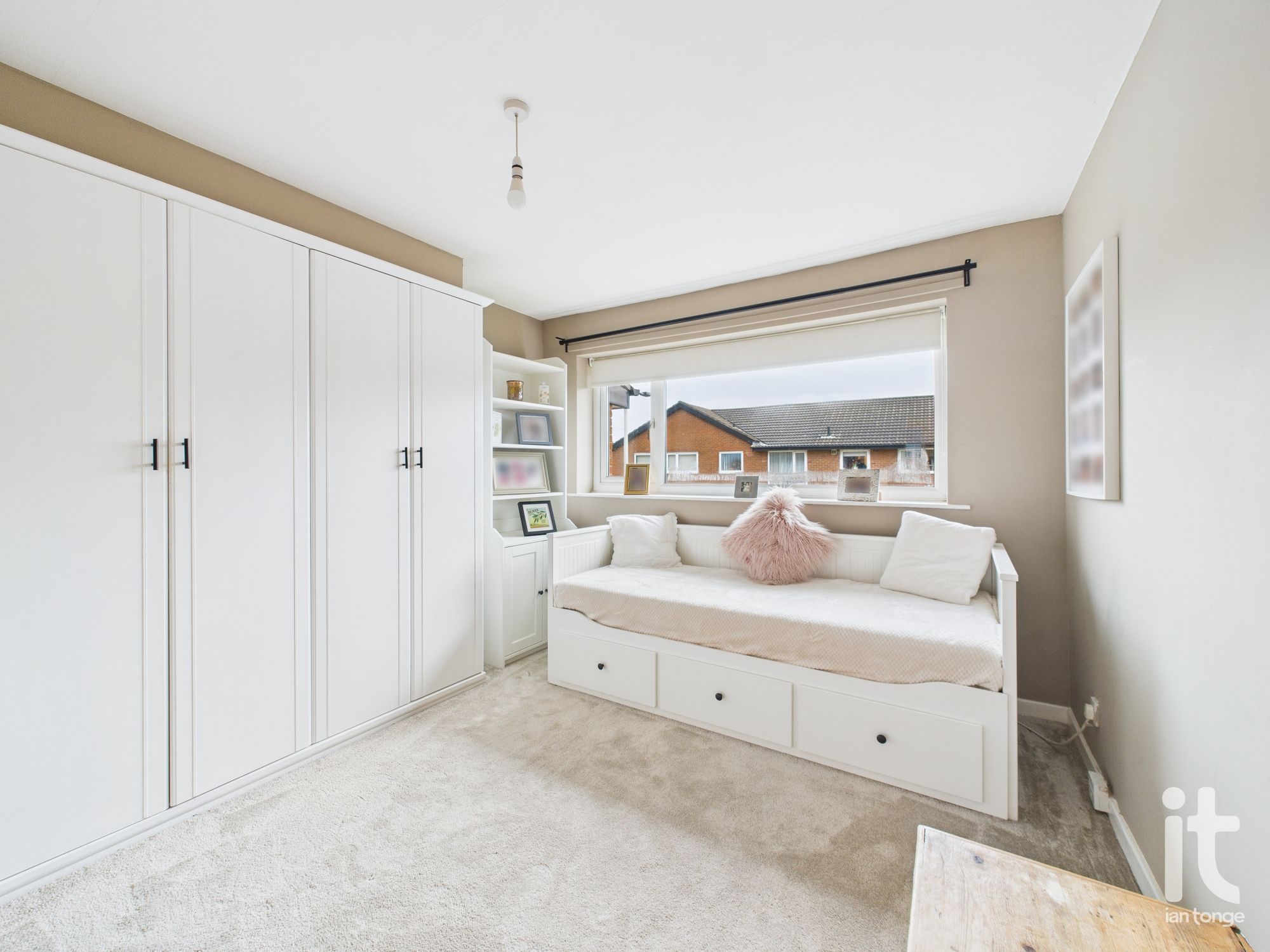2 bedroom apartment flat/apartment Under Offer in Stockport - Photograph 5.