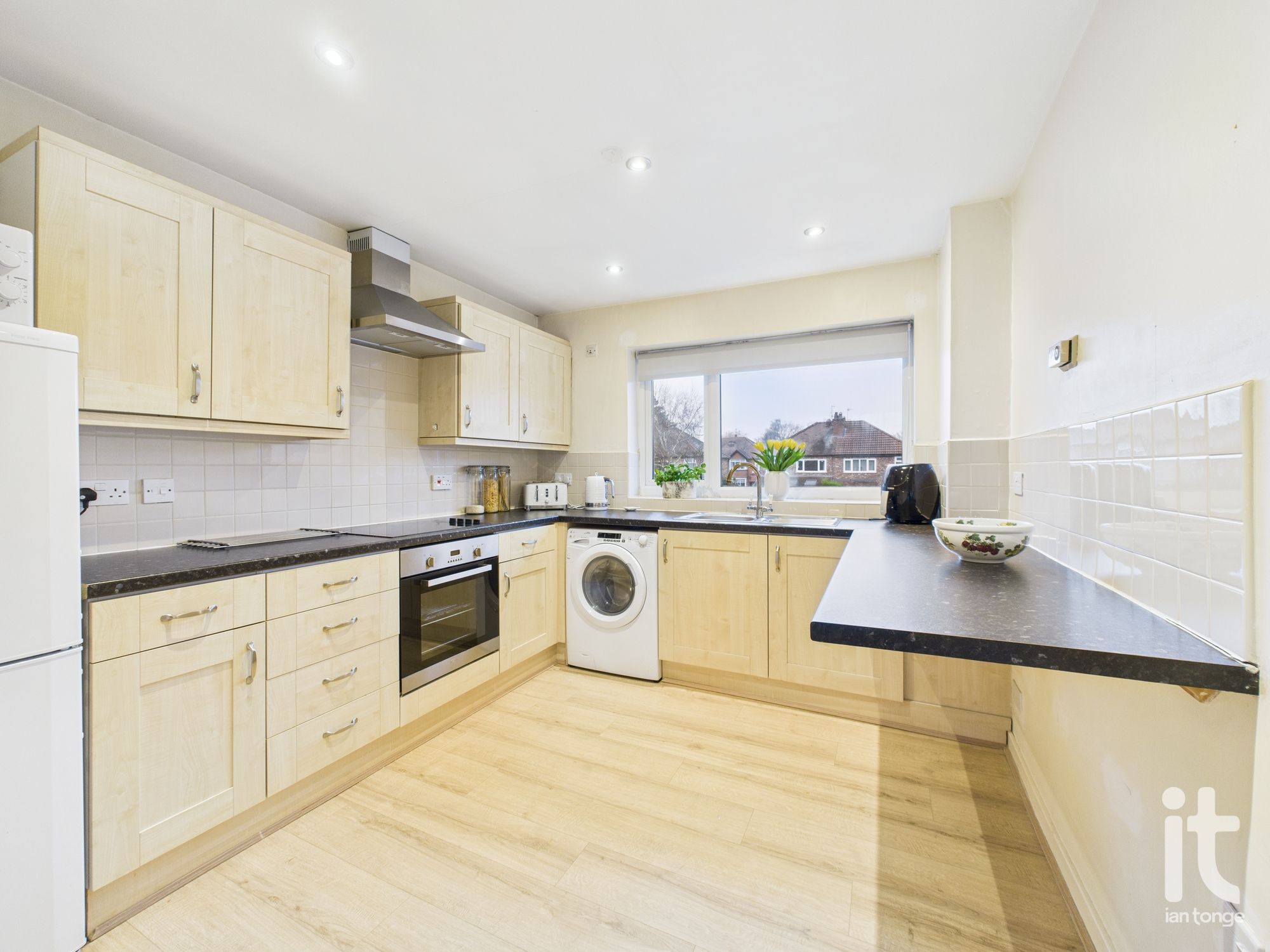 2 bedroom apartment flat/apartment Under Offer in Stockport - Photograph 15.