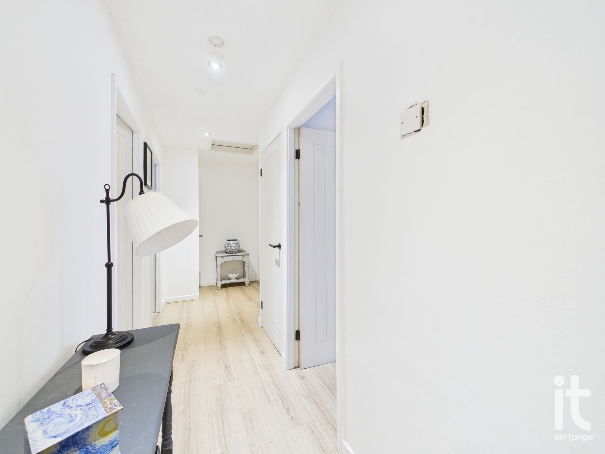 2 bedroom apartment flat/apartment Under Offer in Stockport - Photograph 3.
