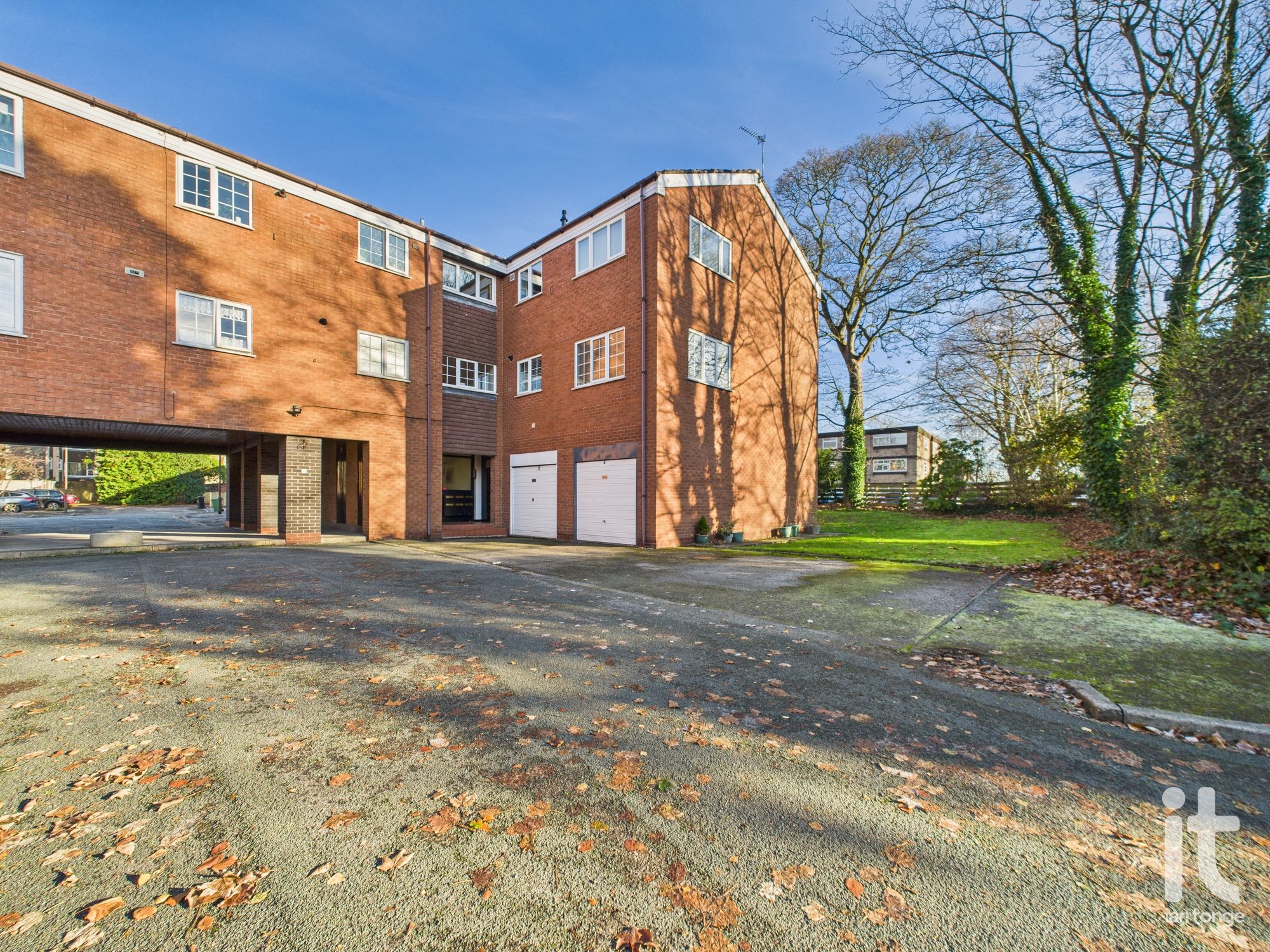2 bedroom apartment flat/apartment Under Offer in Stockport - Photograph 1.