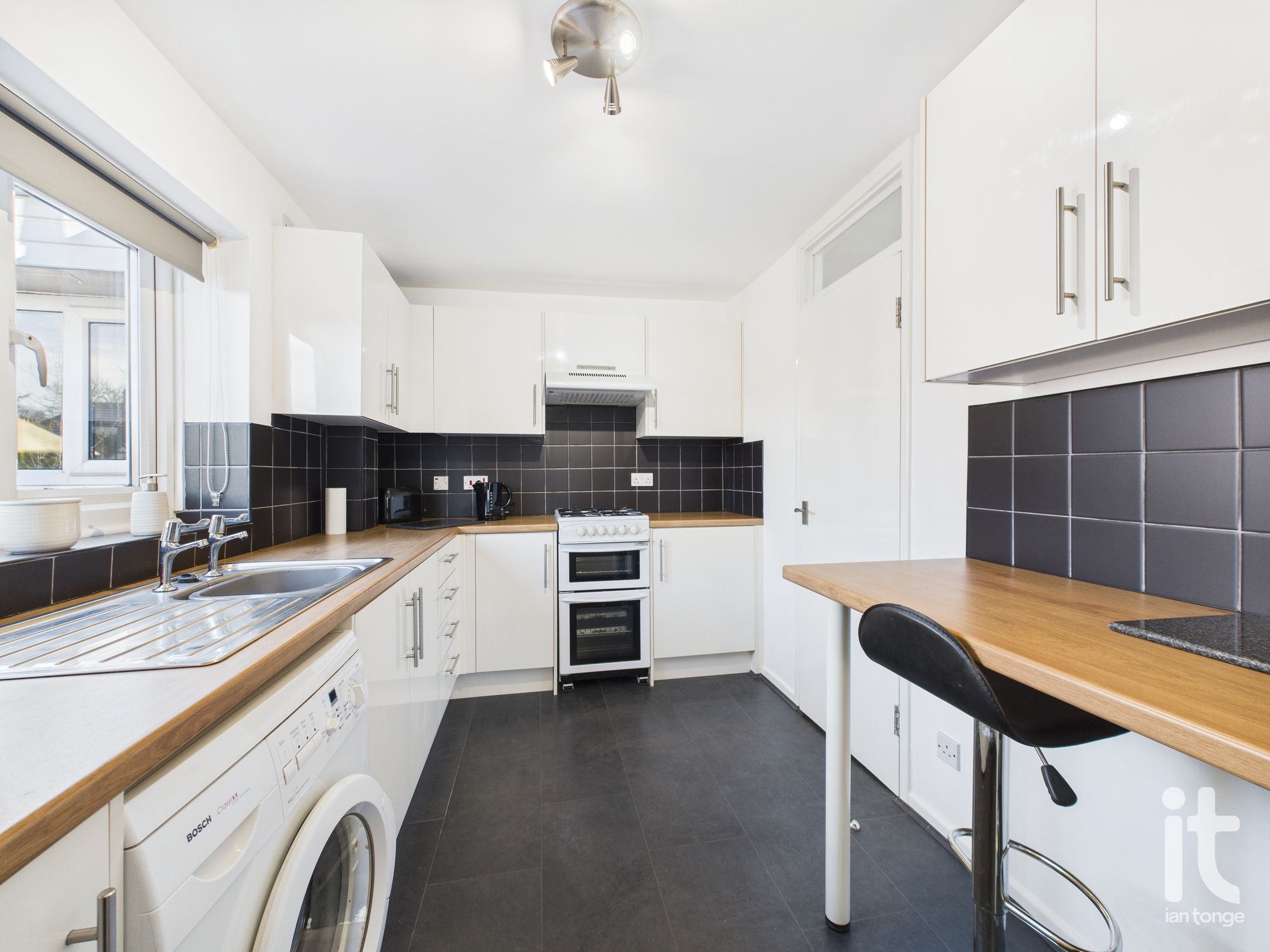 2 bedroom apartment flat/apartment Under Offer in Stockport - Photograph 10.