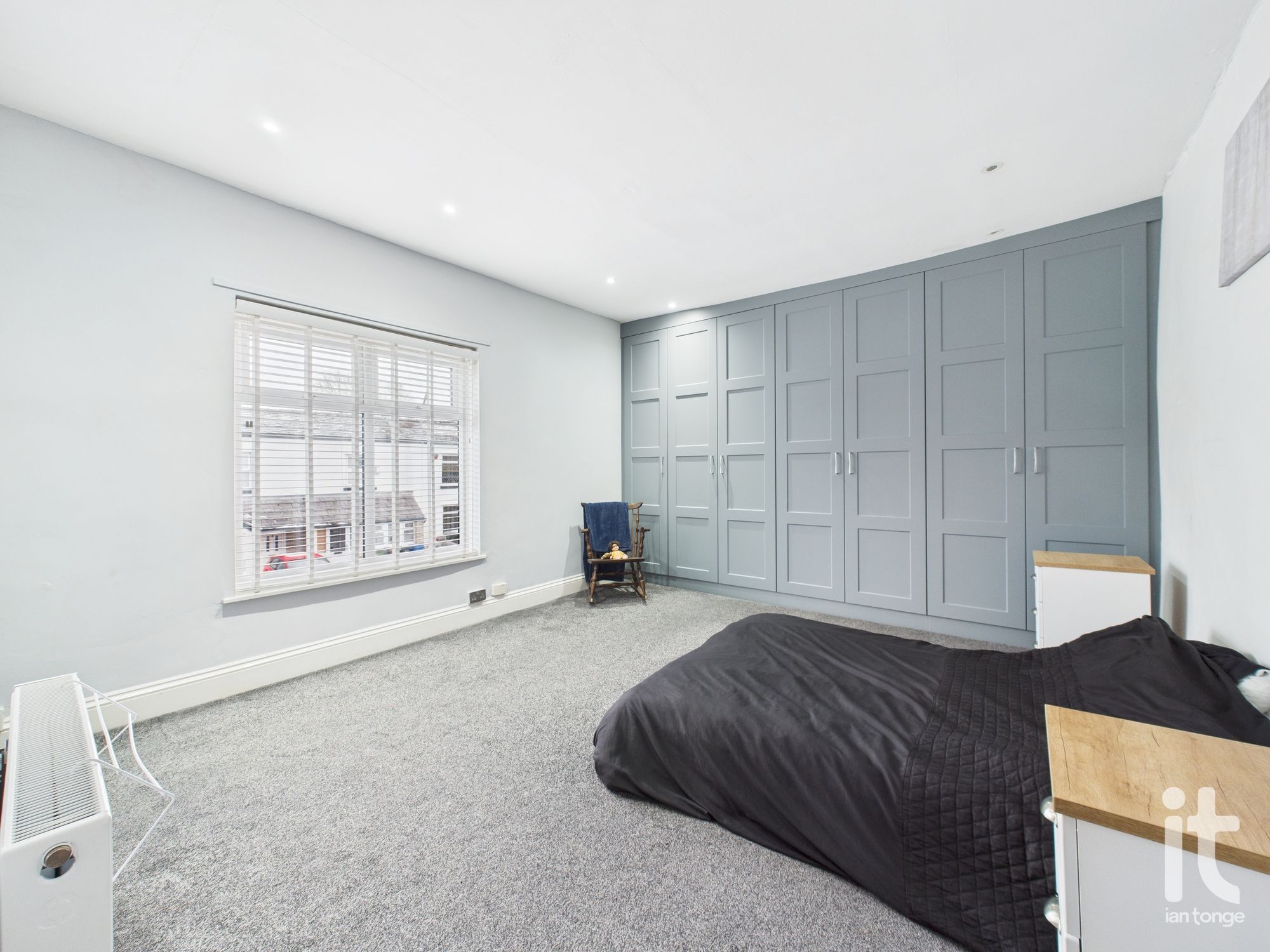 2 bedroom mid terraced house Under Offer in Stockport - Photograph 11.