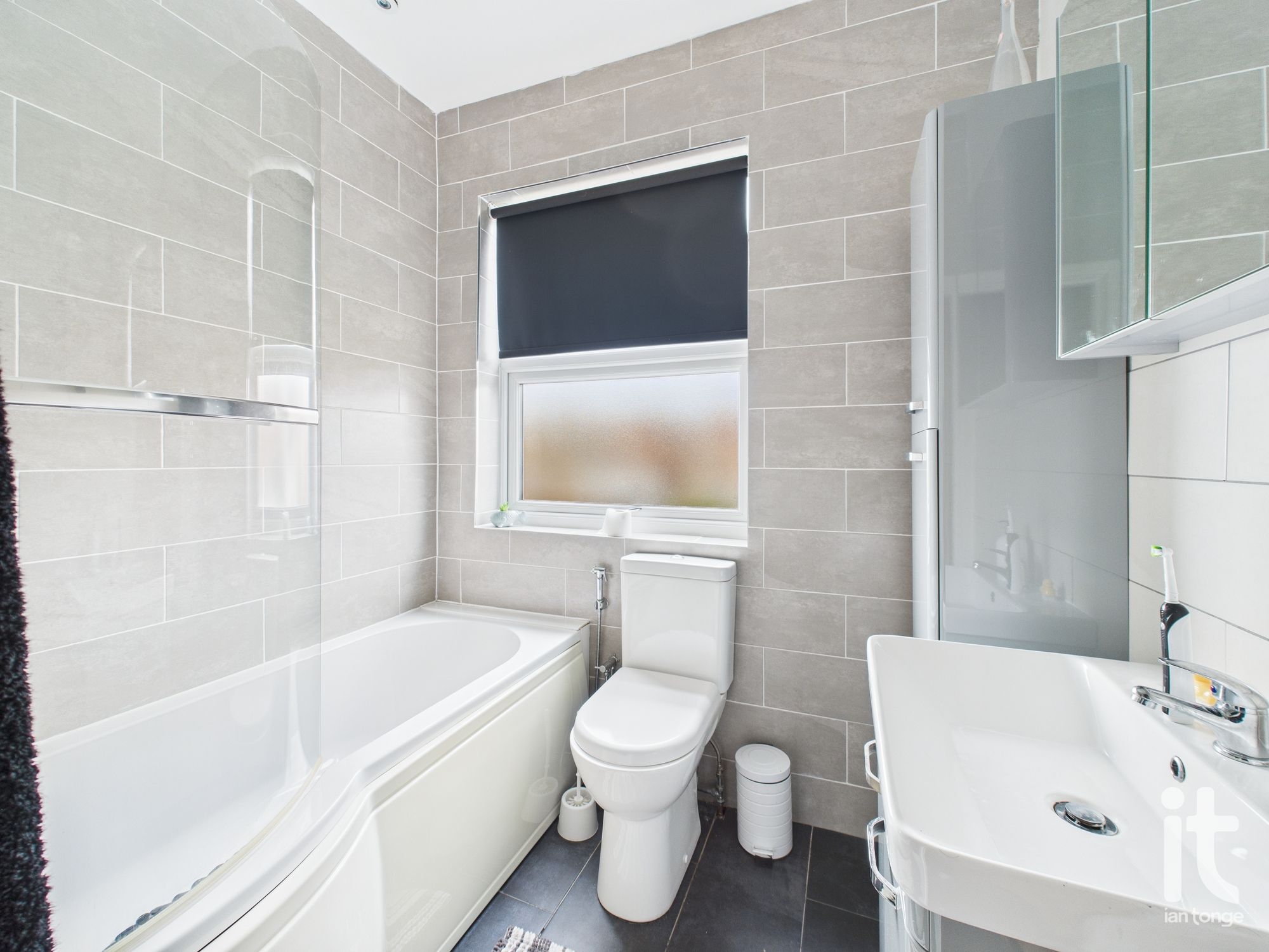 2 bedroom mid terraced house Under Offer in Stockport - Photograph 4.