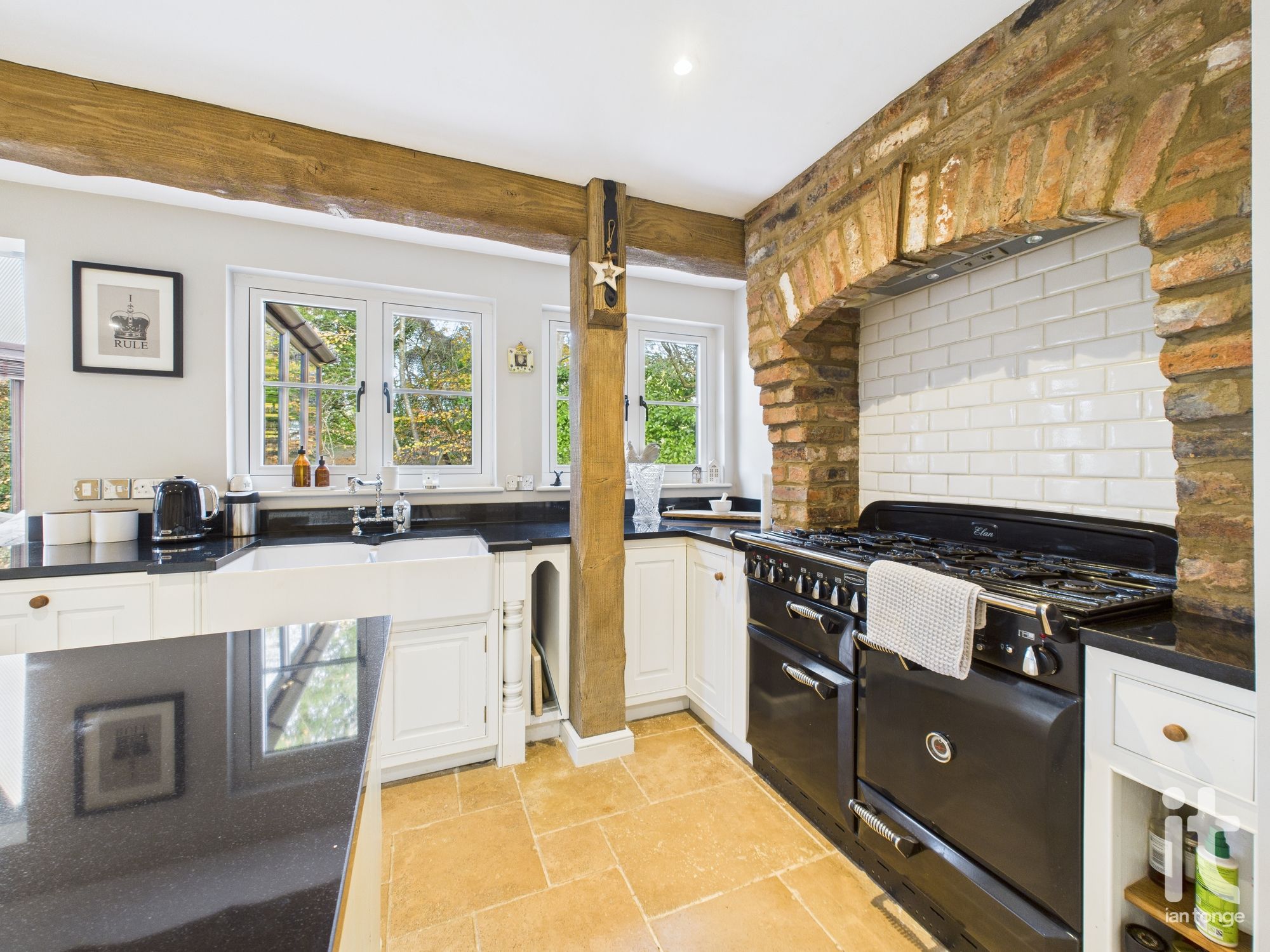 4 bedroom detached house SSTC in Hyde - Photograph 29.