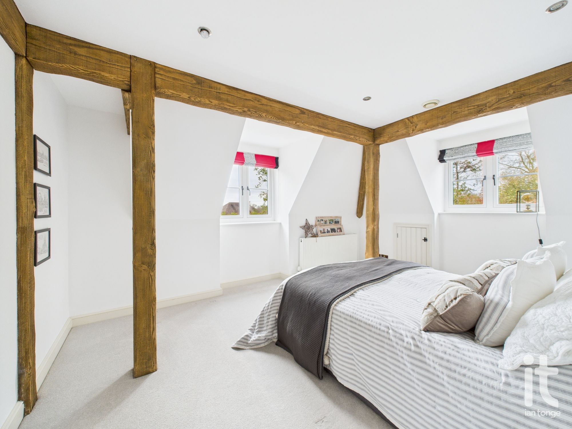 4 bedroom detached house SSTC in Hyde - Photograph 46.