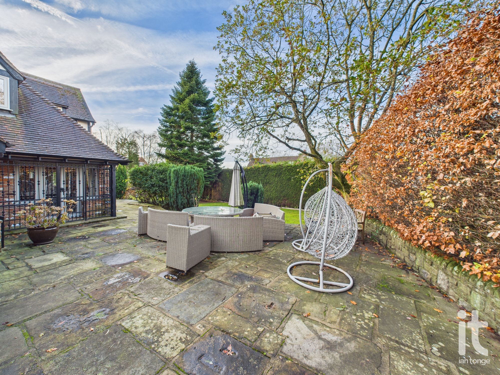 4 bedroom detached house SSTC in Hyde - Photograph 14.
