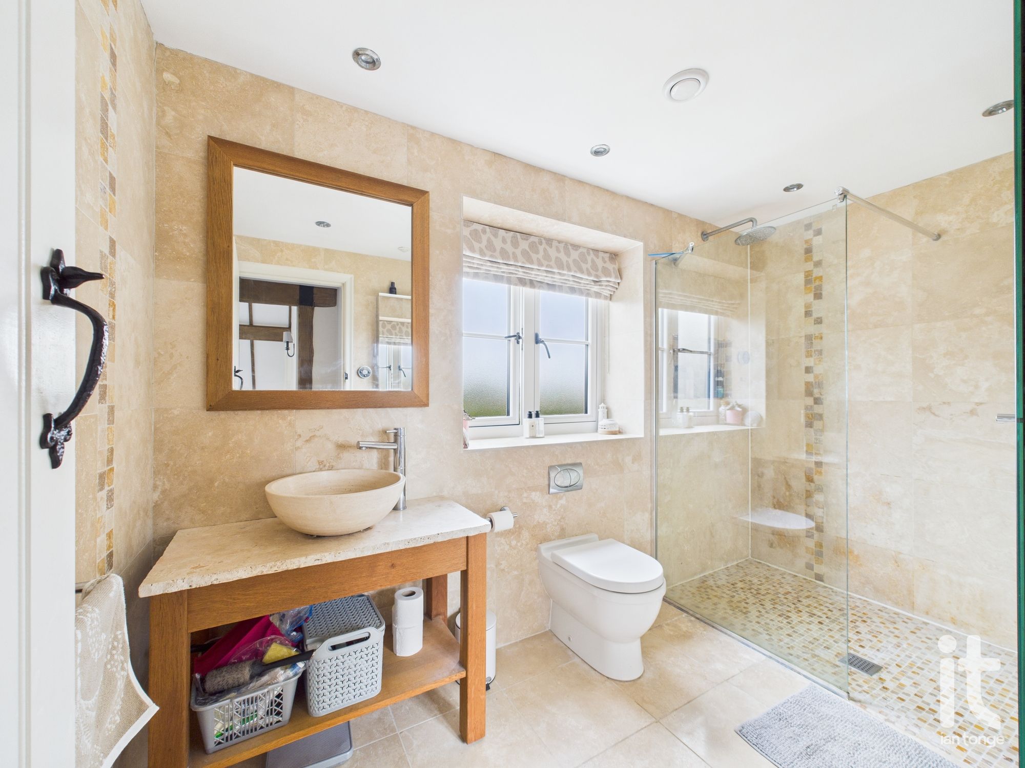 4 bedroom detached house SSTC in Hyde - Photograph 44.