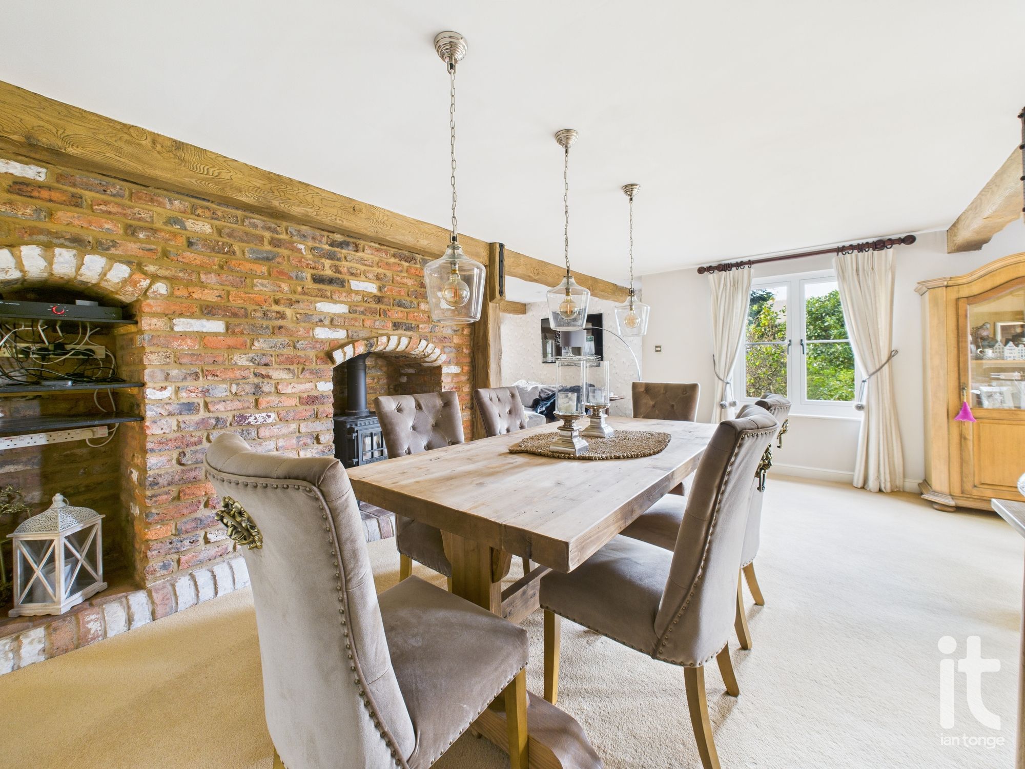 4 bedroom detached house SSTC in Hyde - Photograph 25.