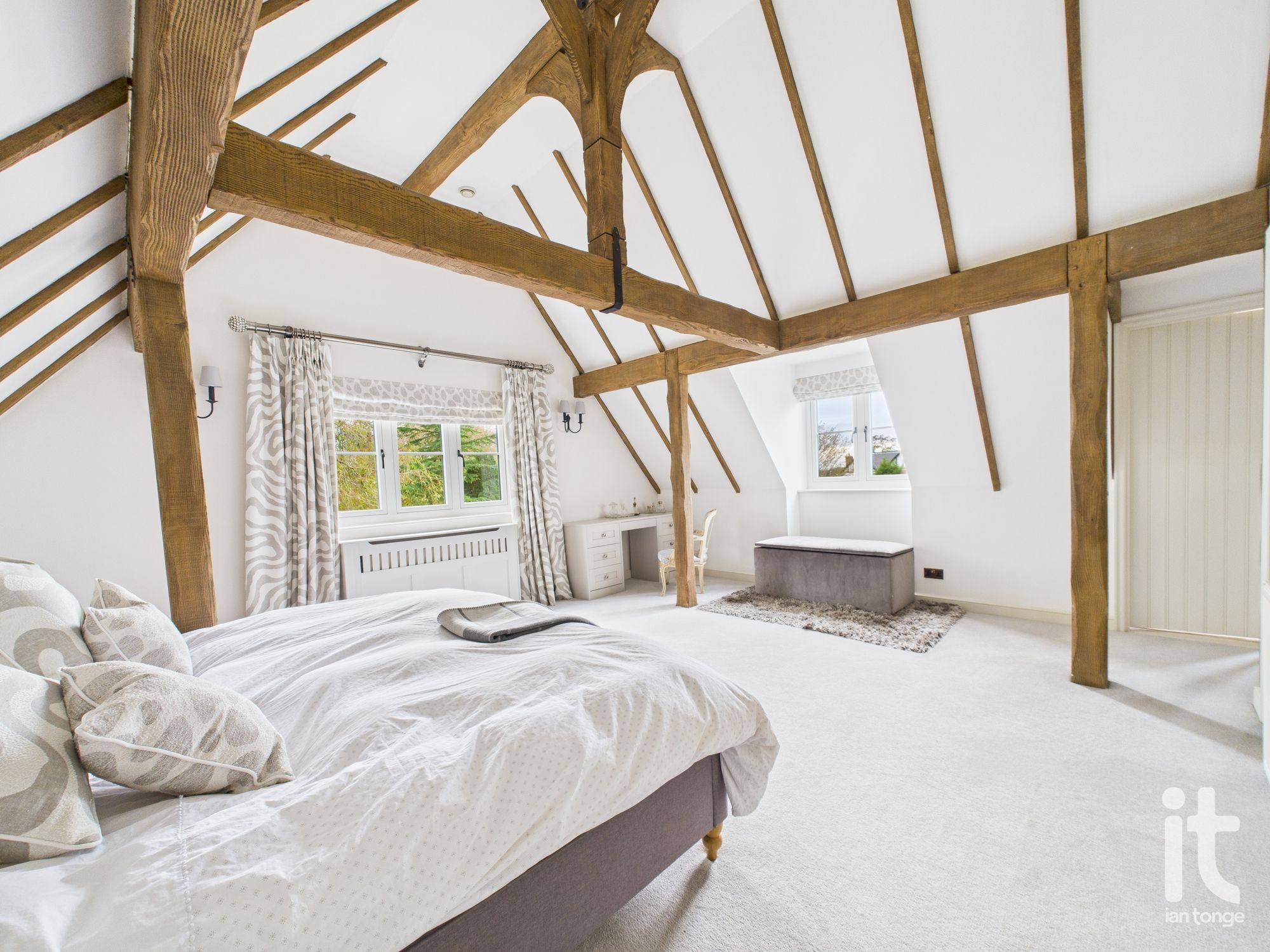 4 bedroom detached house SSTC in Hyde - Photograph 41.