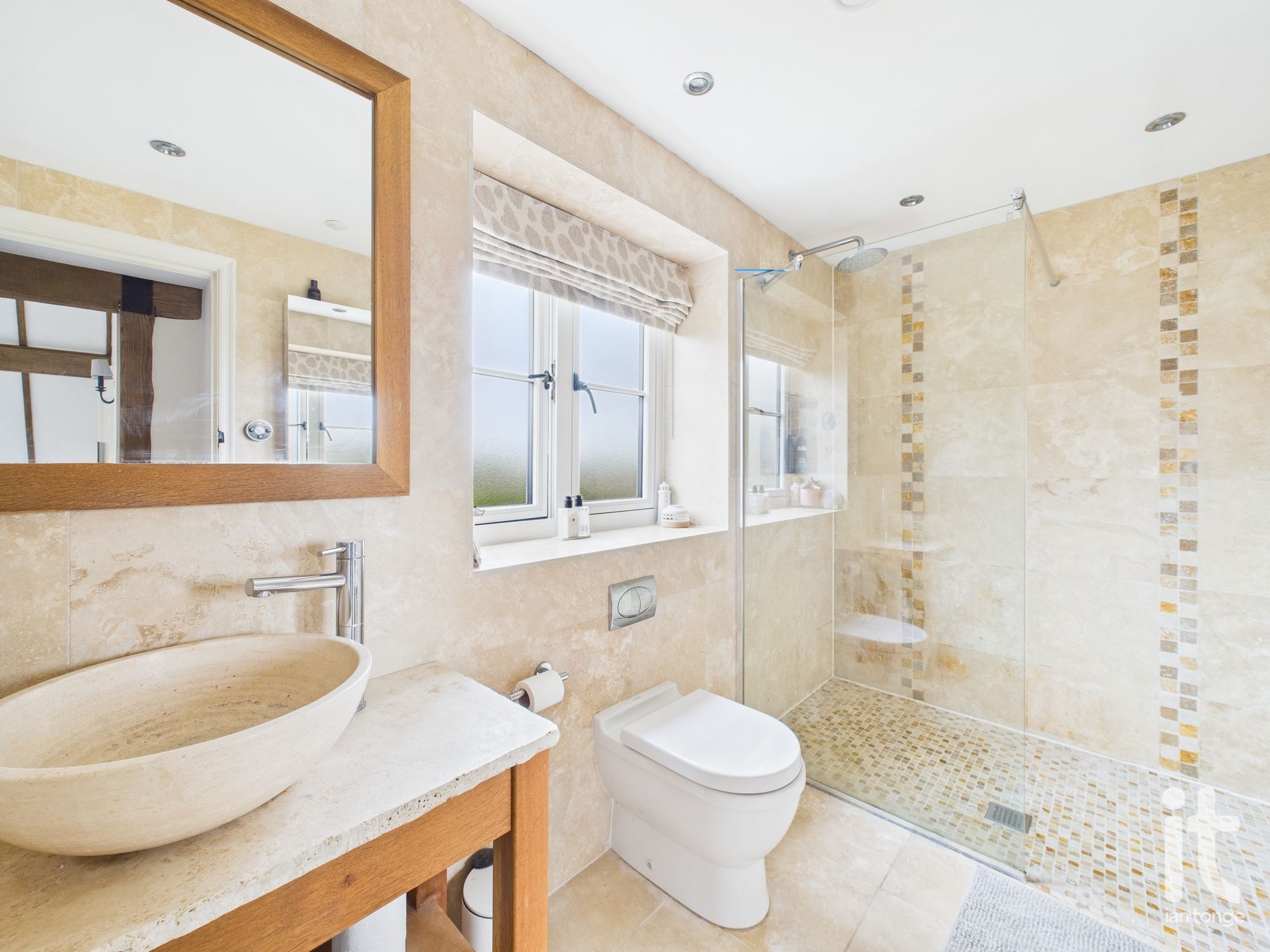 4 bedroom detached house SSTC in Hyde - Photograph 45.
