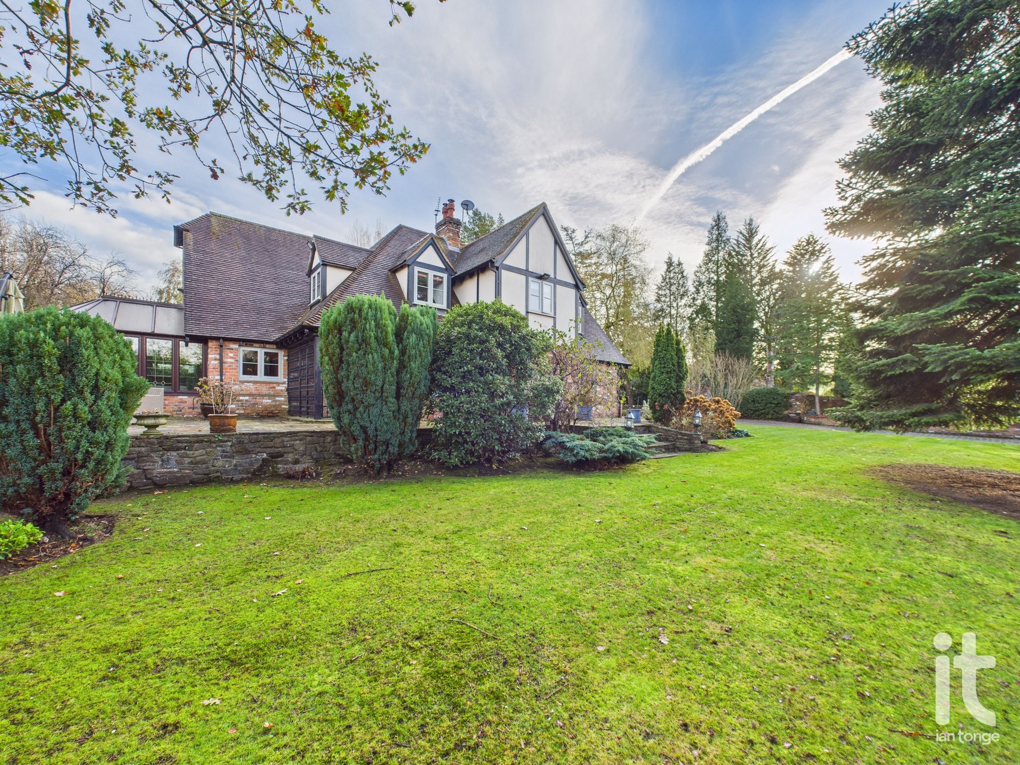 4 bedroom detached house SSTC in Hyde - Photograph 11.