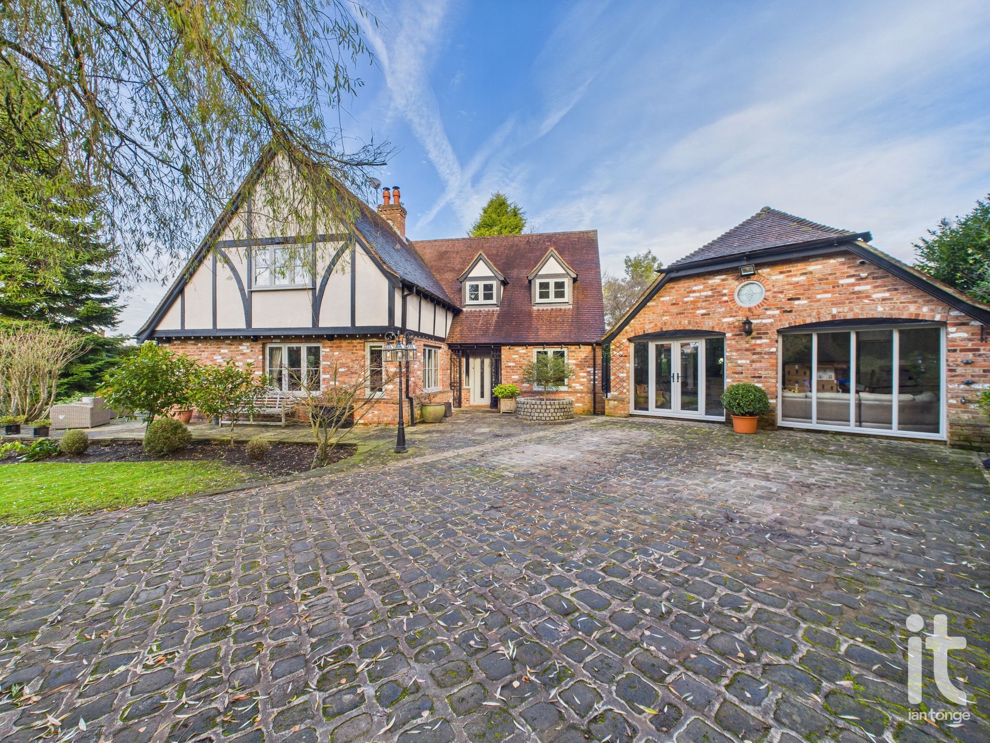 4 bedroom detached house SSTC in Hyde - Photograph 9.