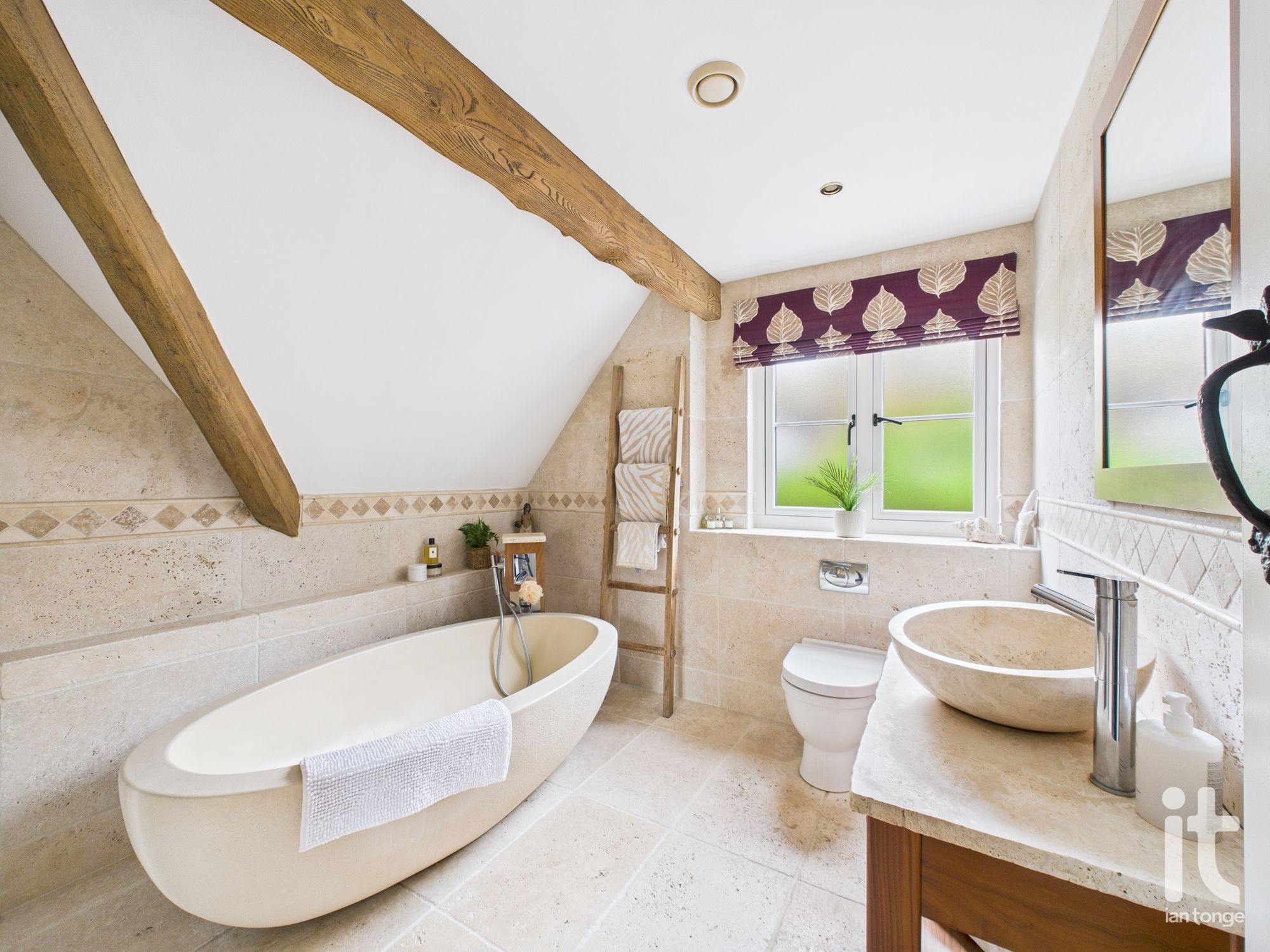 4 bedroom detached house SSTC in Hyde - Photograph 38.