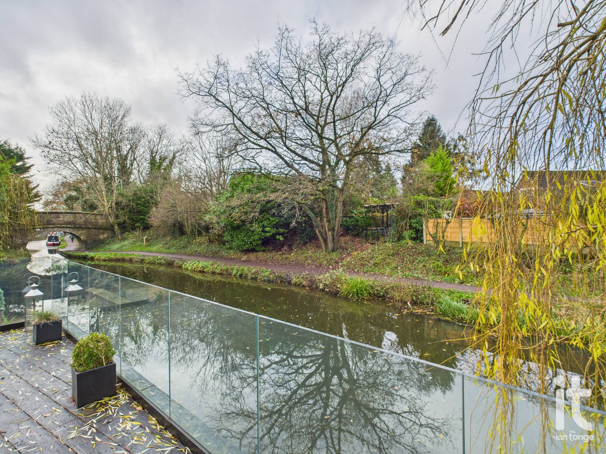 3 bedroom detached bungalow Let in Stockport - Photograph 22.