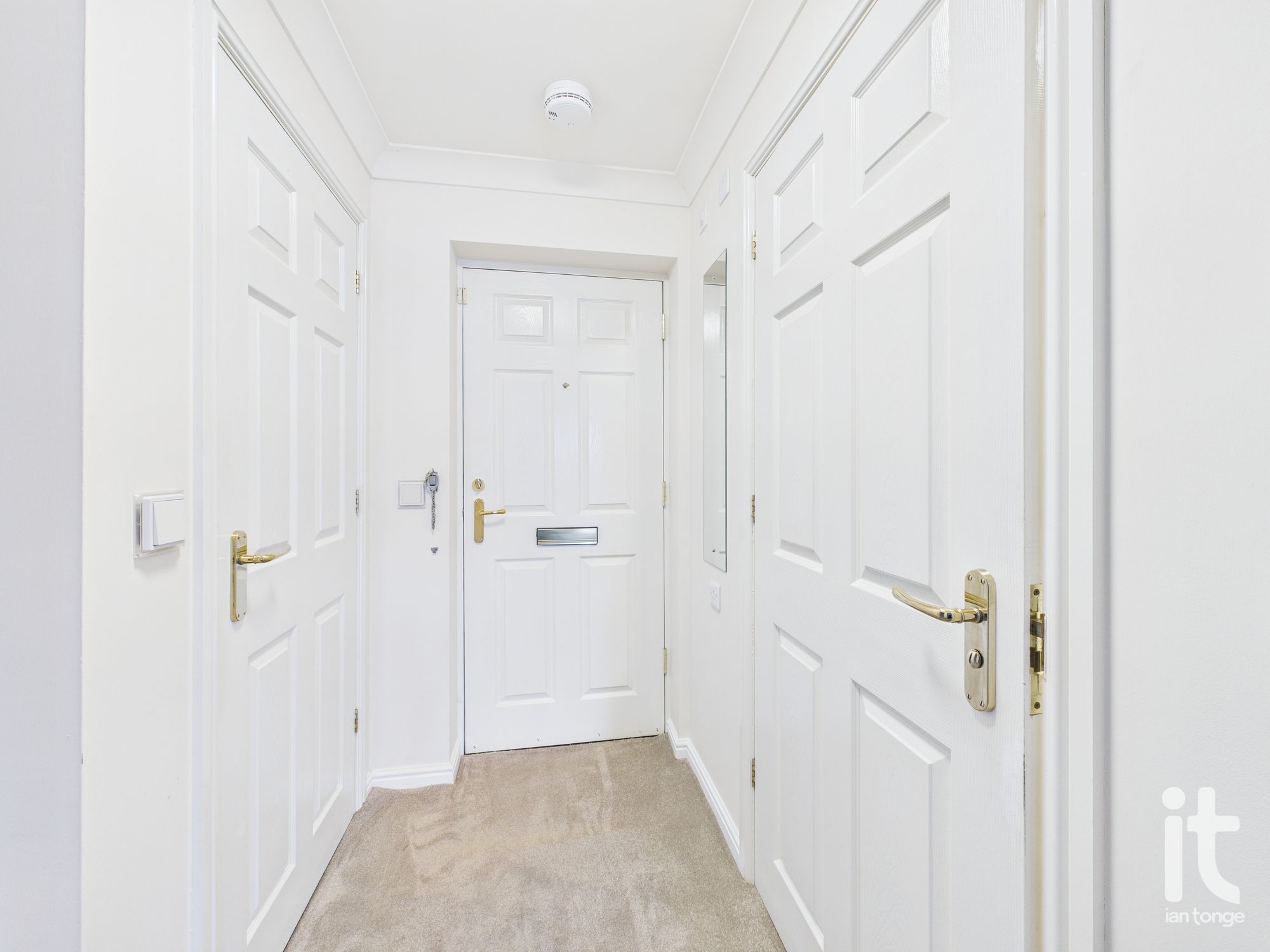 1 bedroom ground floor flat/apartment Under Offer in Stockport - Photograph 5.