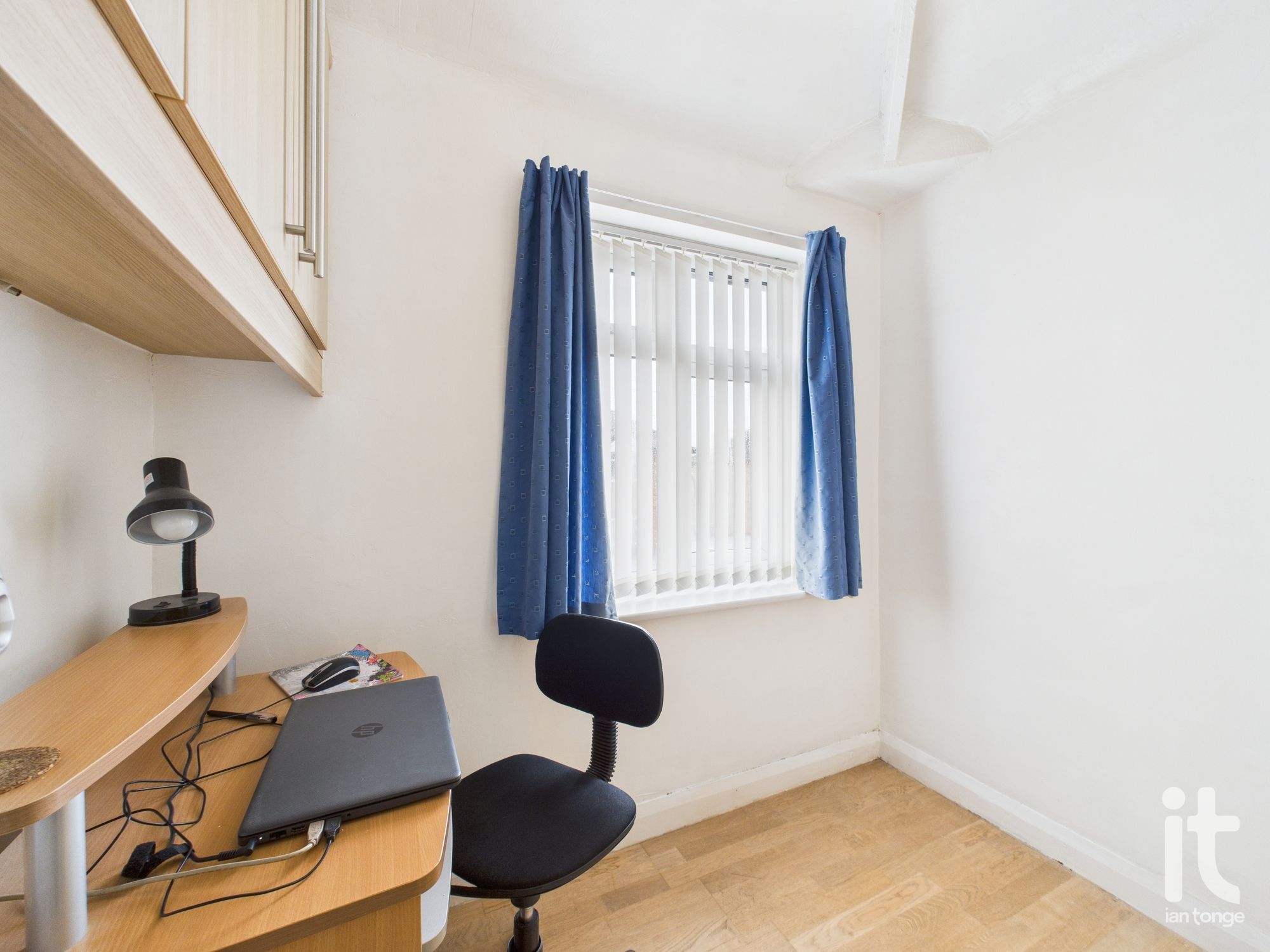 3 bedroom semi-detached house Sold in Stockport - Photograph 16.