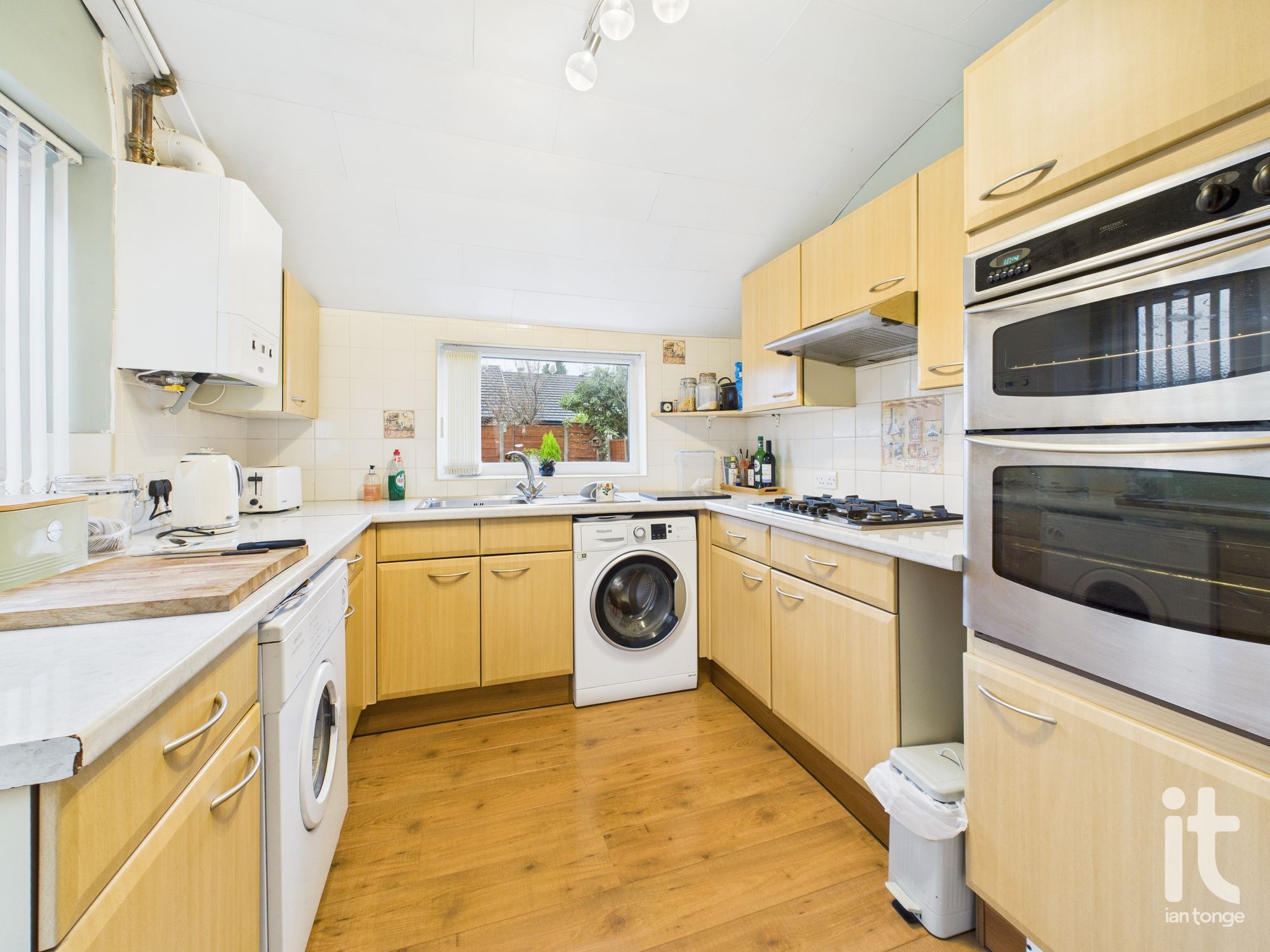 3 bedroom semi-detached house Sold in Stockport - Photograph 12.