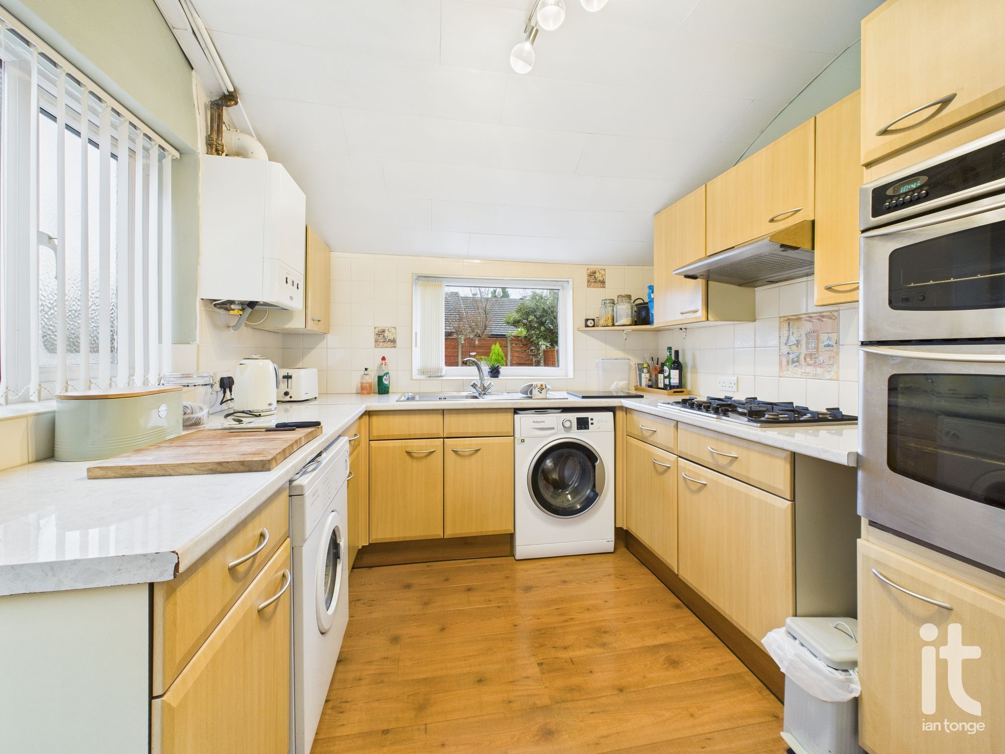 3 bedroom semi-detached house Sold in Stockport - Photograph 4.
