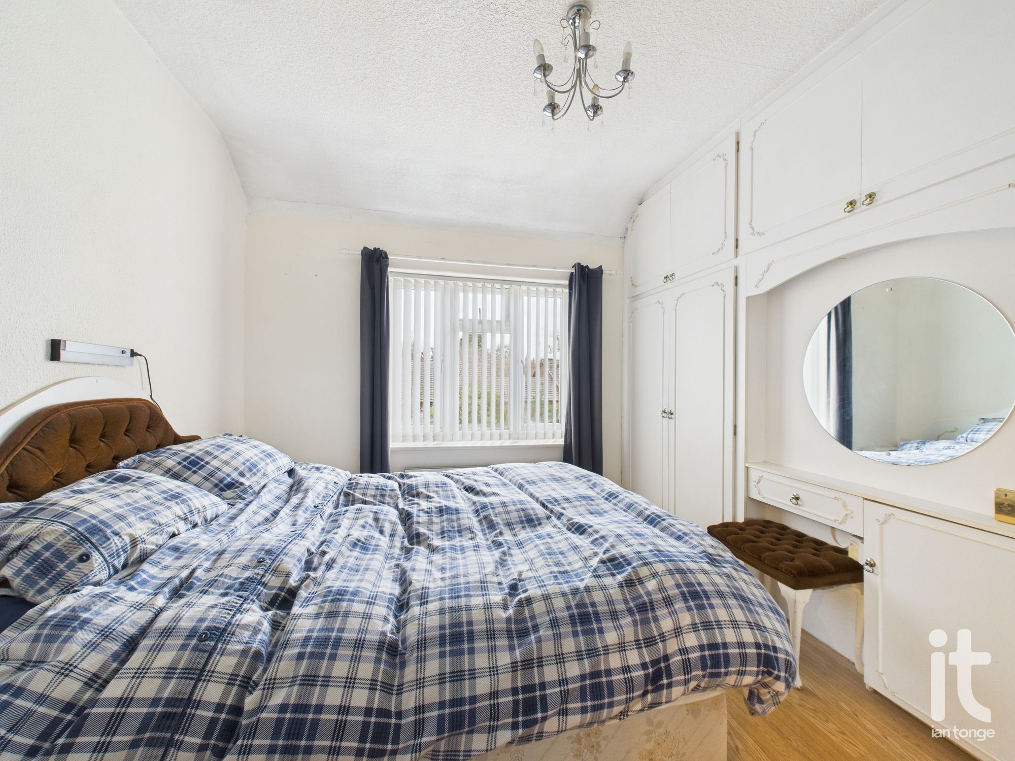 3 bedroom semi-detached house Sold in Stockport - Photograph 14.