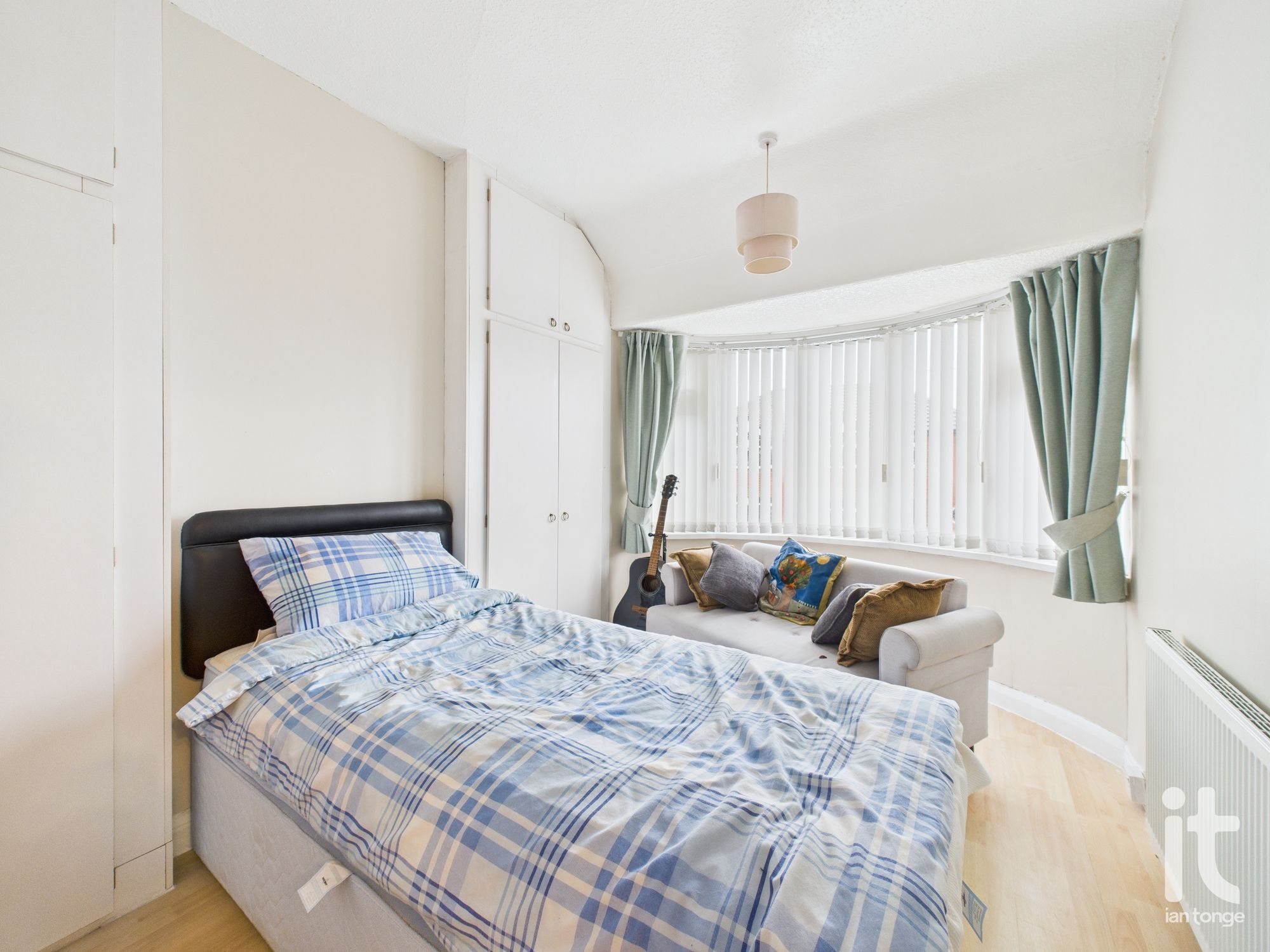 3 bedroom semi-detached house Sold in Stockport - Photograph 15.