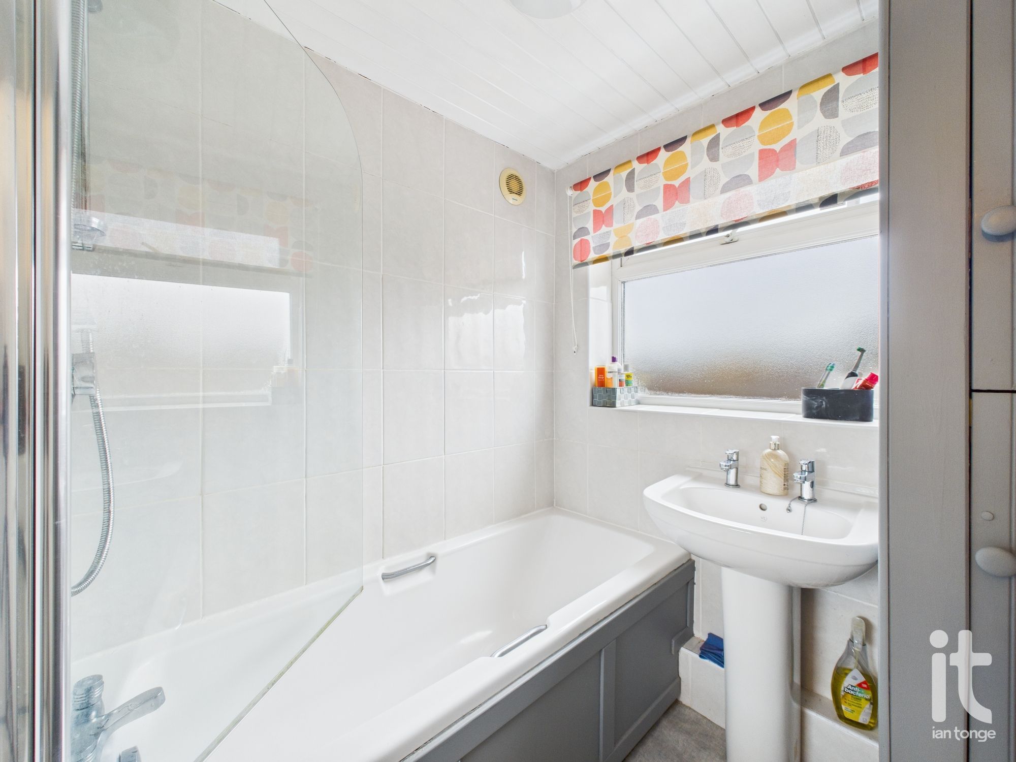 3 bedroom semi-detached house Sold in Stockport - Photograph 17.
