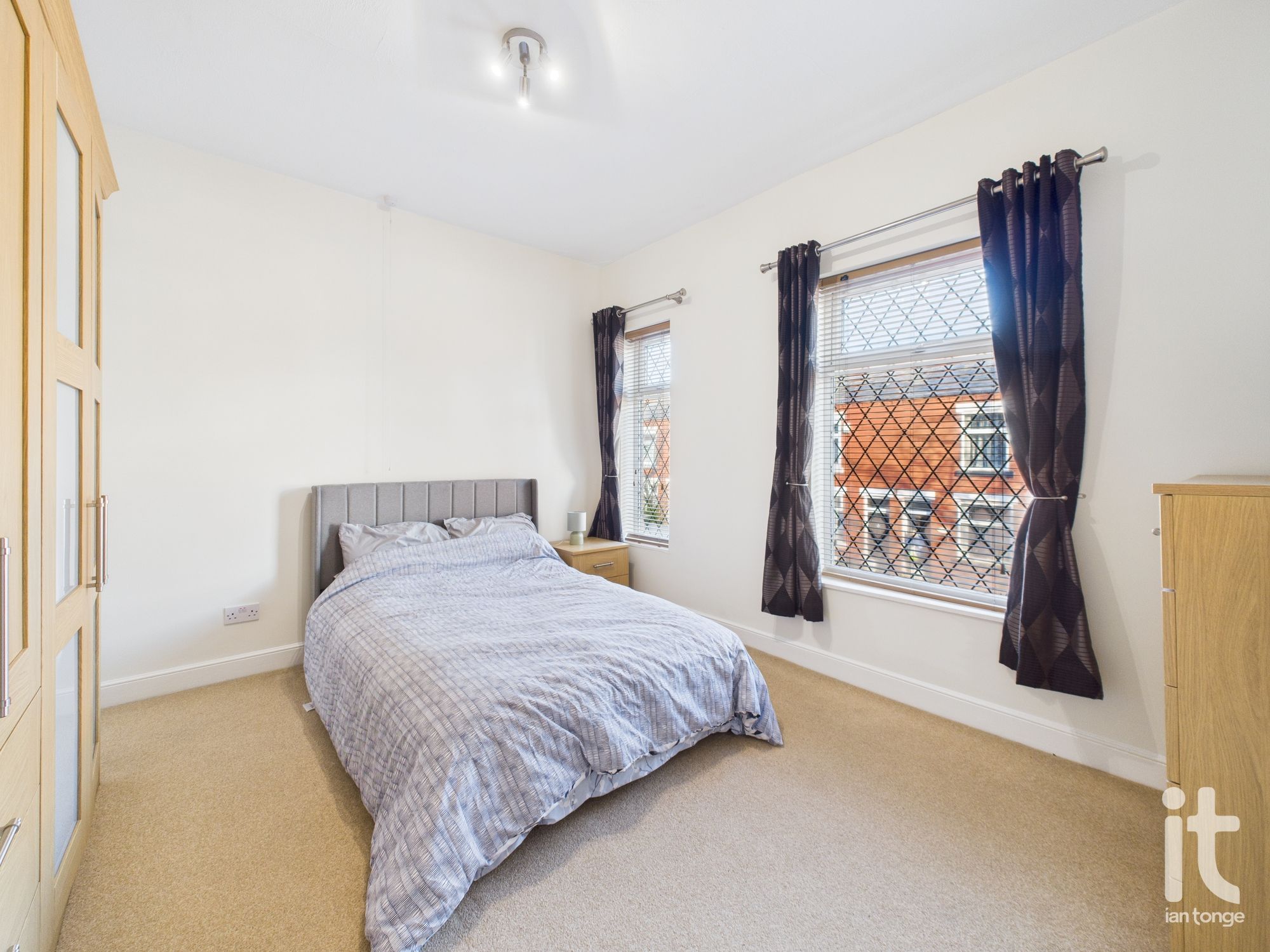 2 bedroom semi-detached house Sold in Stockport - Photograph 10.