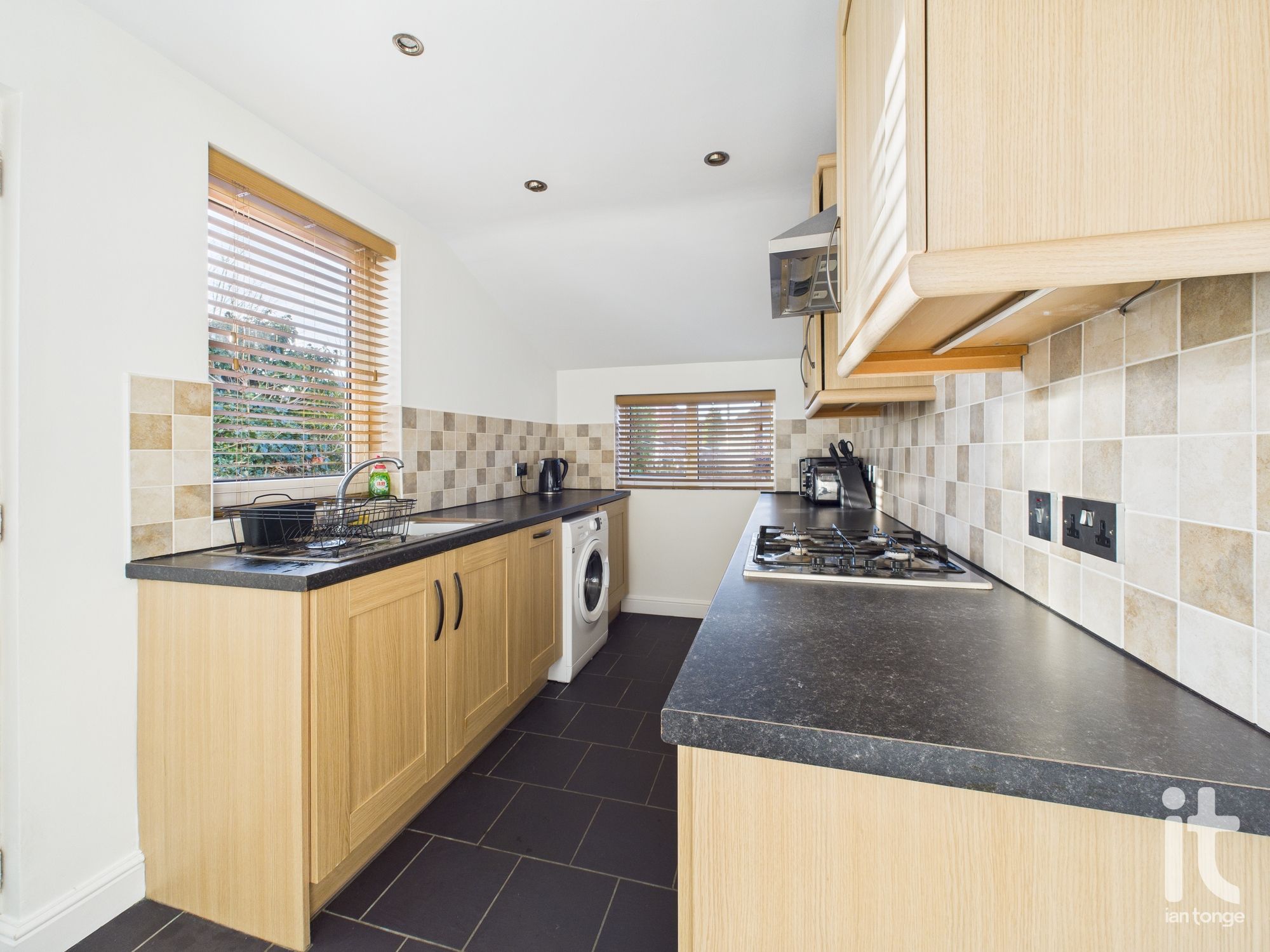 2 bedroom semi-detached house Sold in Stockport - Photograph 8.