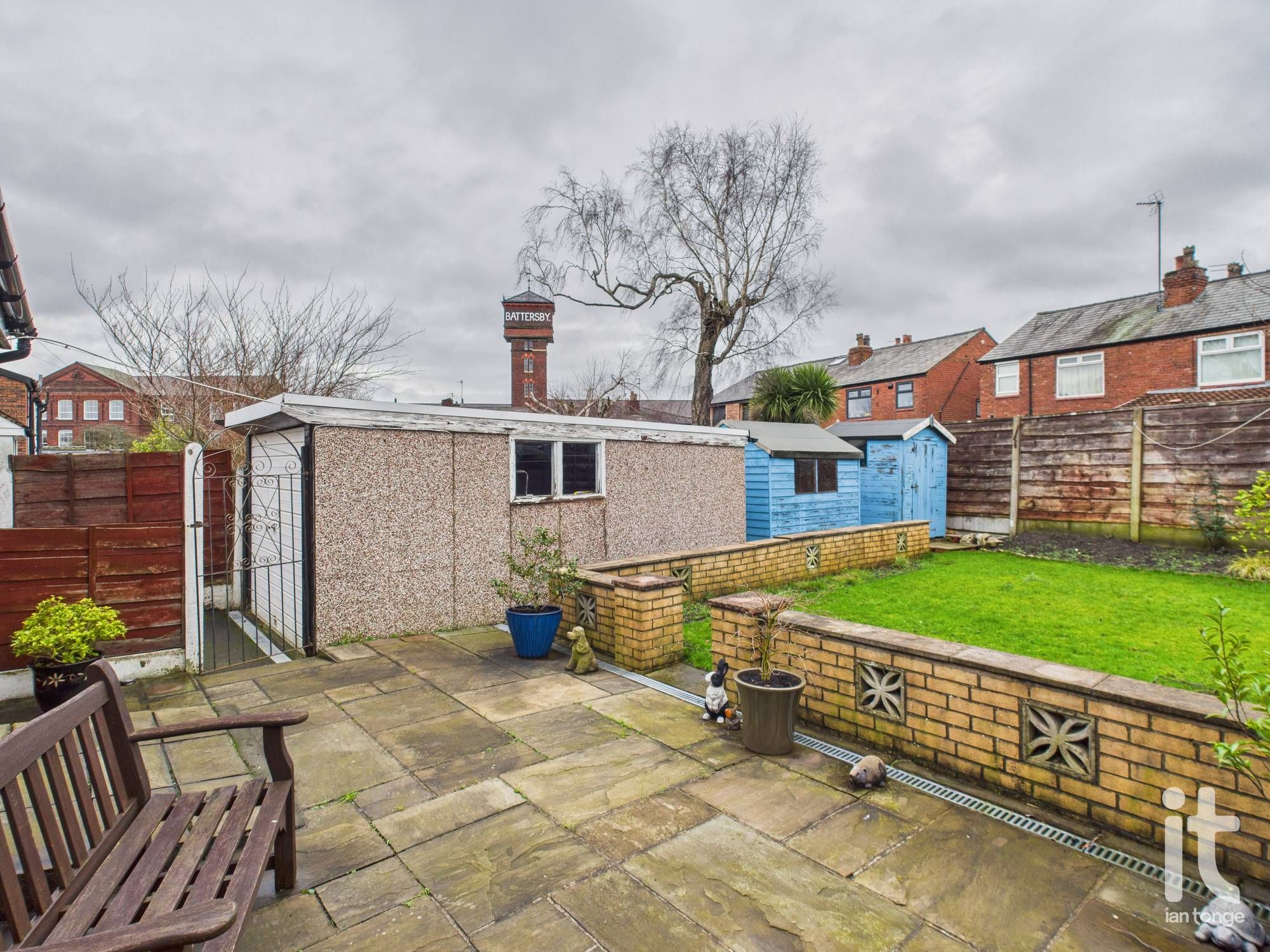 2 bedroom semi-detached bungalow Under Offer in Stockport - Photograph 11.