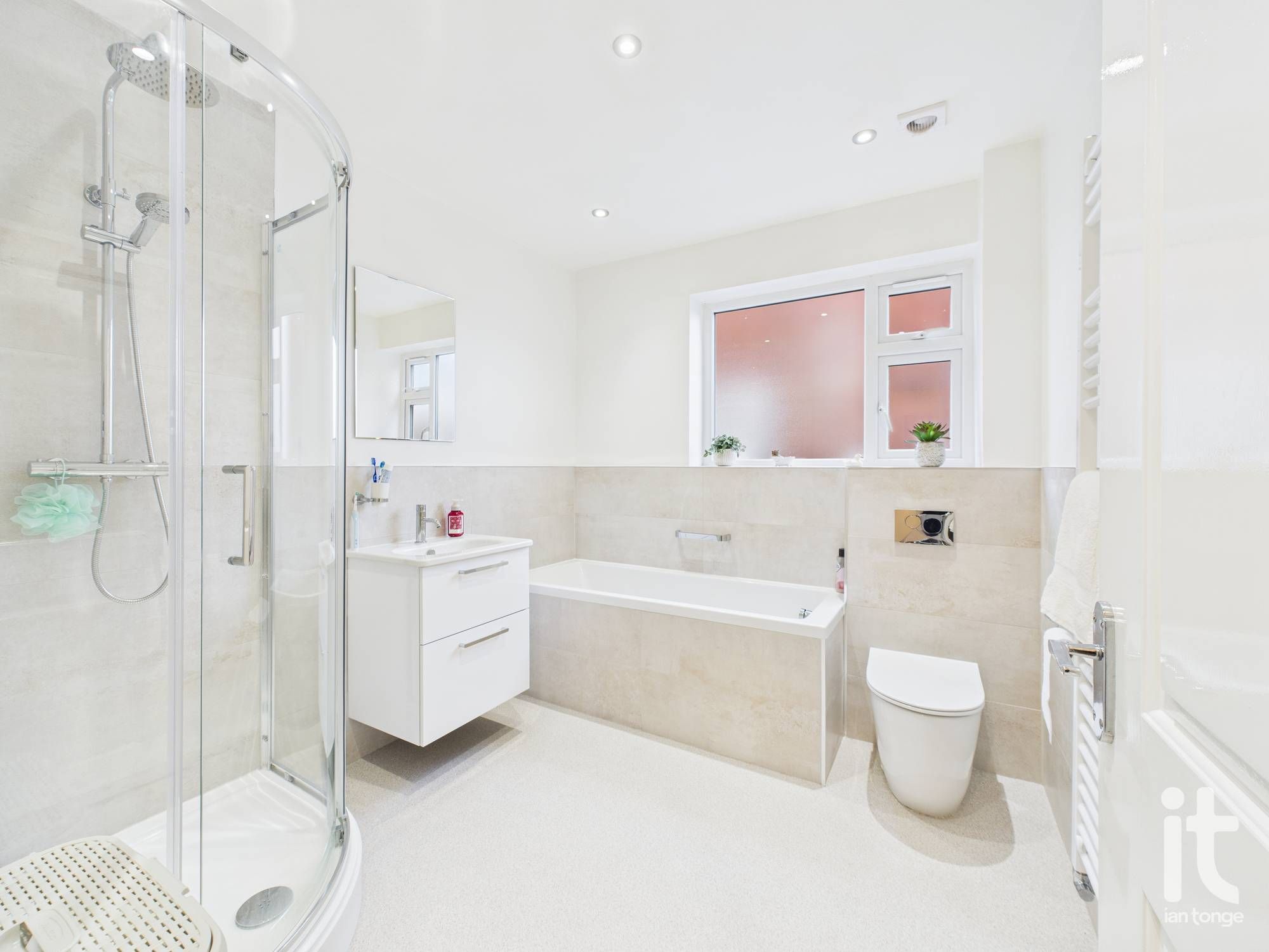 2 bedroom semi-detached bungalow Under Offer in Stockport - Photograph 9.