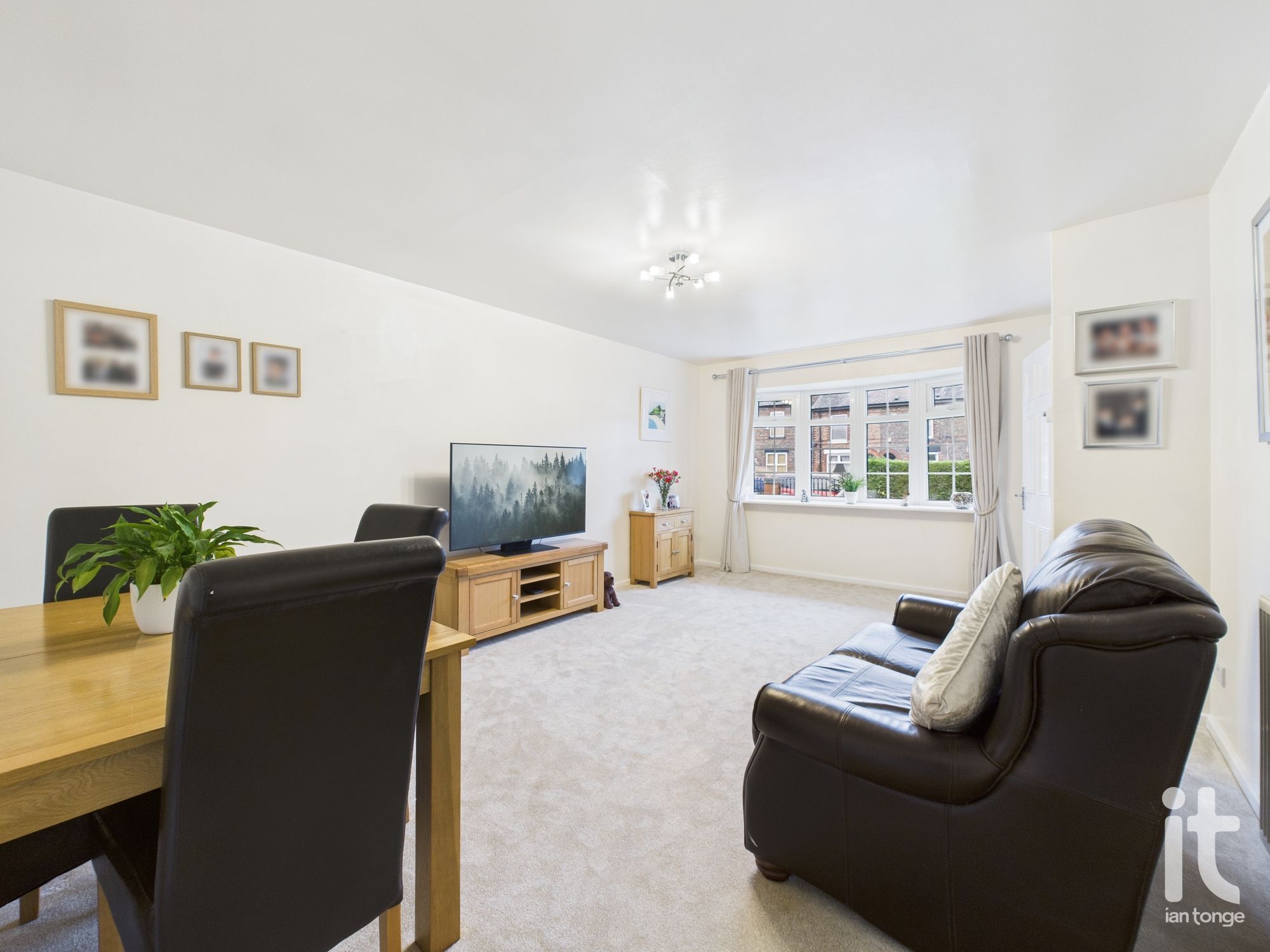 2 bedroom semi-detached bungalow Under Offer in Stockport - Photograph 3.