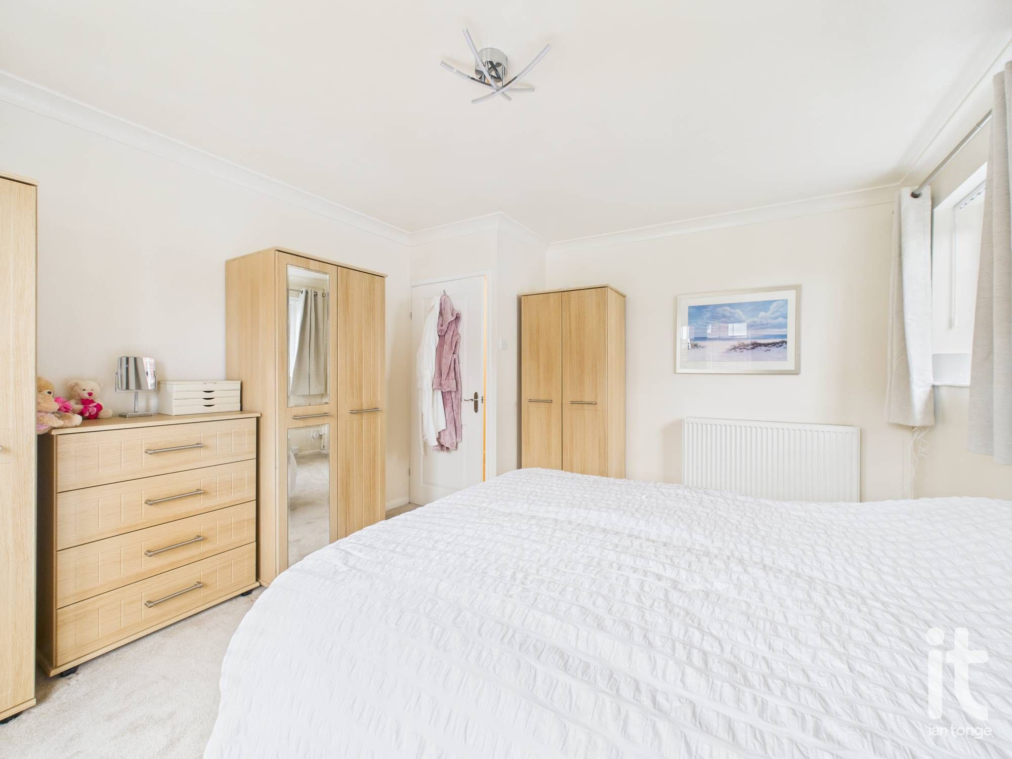 2 bedroom semi-detached bungalow Under Offer in Stockport - Photograph 6.