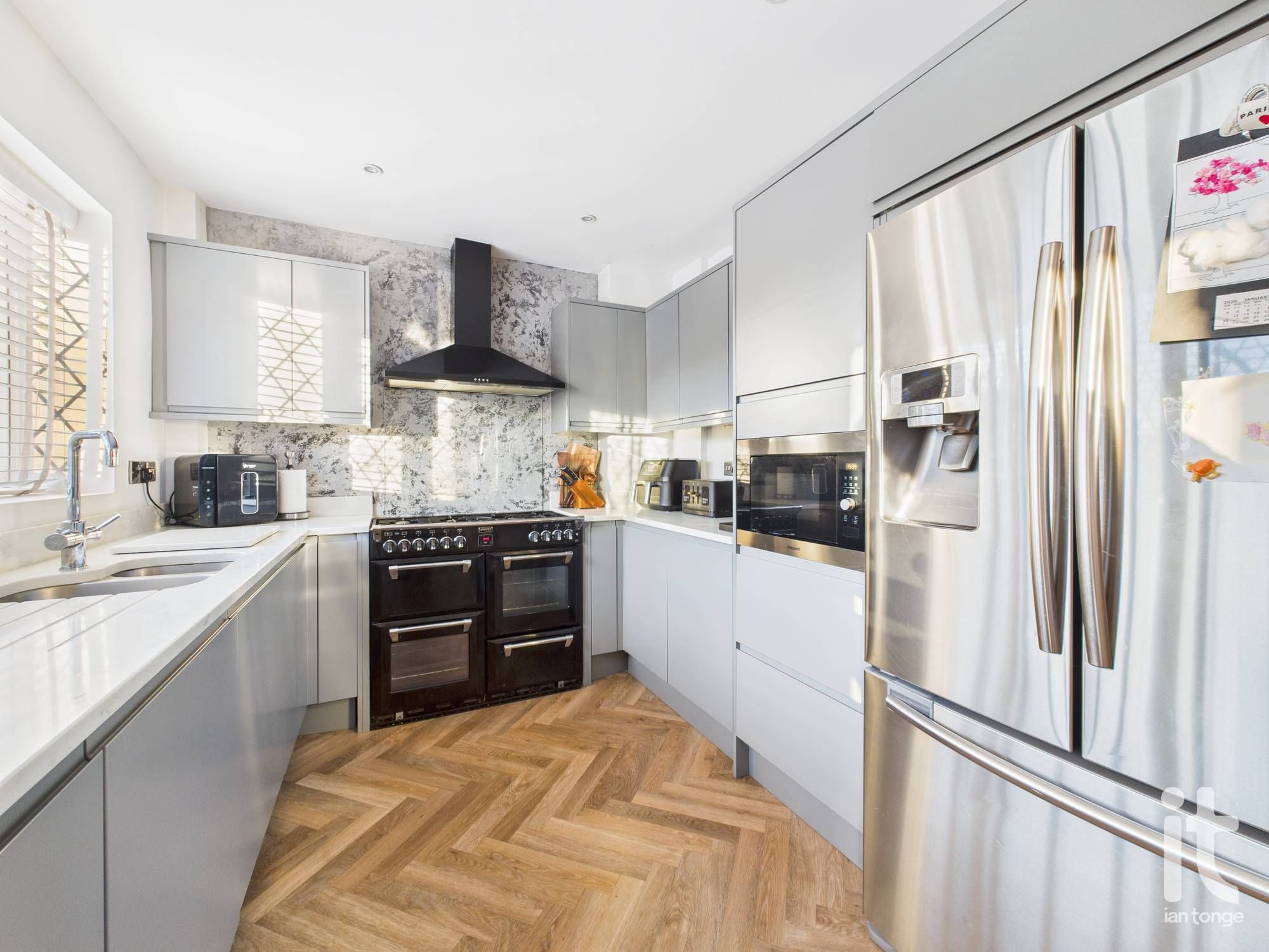 3 bedroom detached house Under Offer in Stockport - Photograph 9.