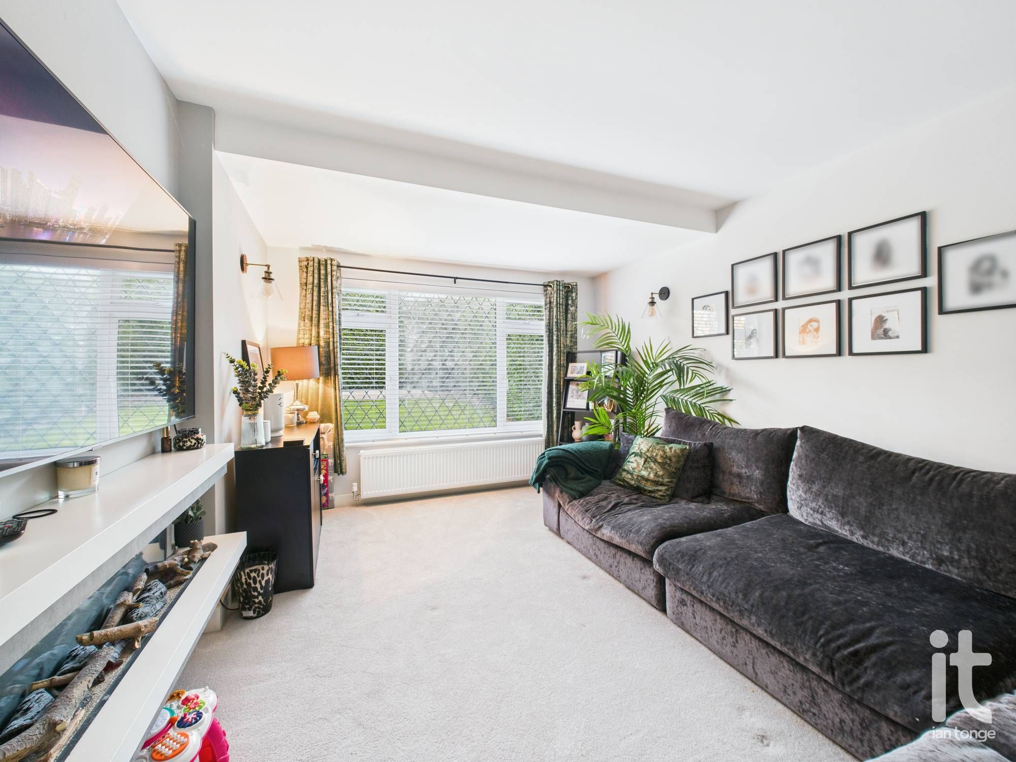 3 bedroom detached house Under Offer in Stockport - Photograph 5.