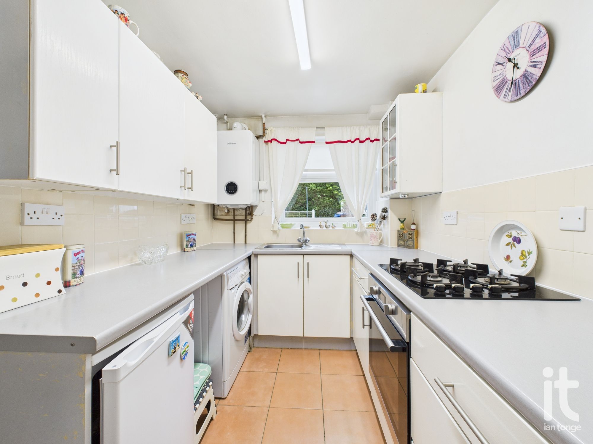 3 bedroom mid terraced house SSTC in Stockport - Photograph 8.