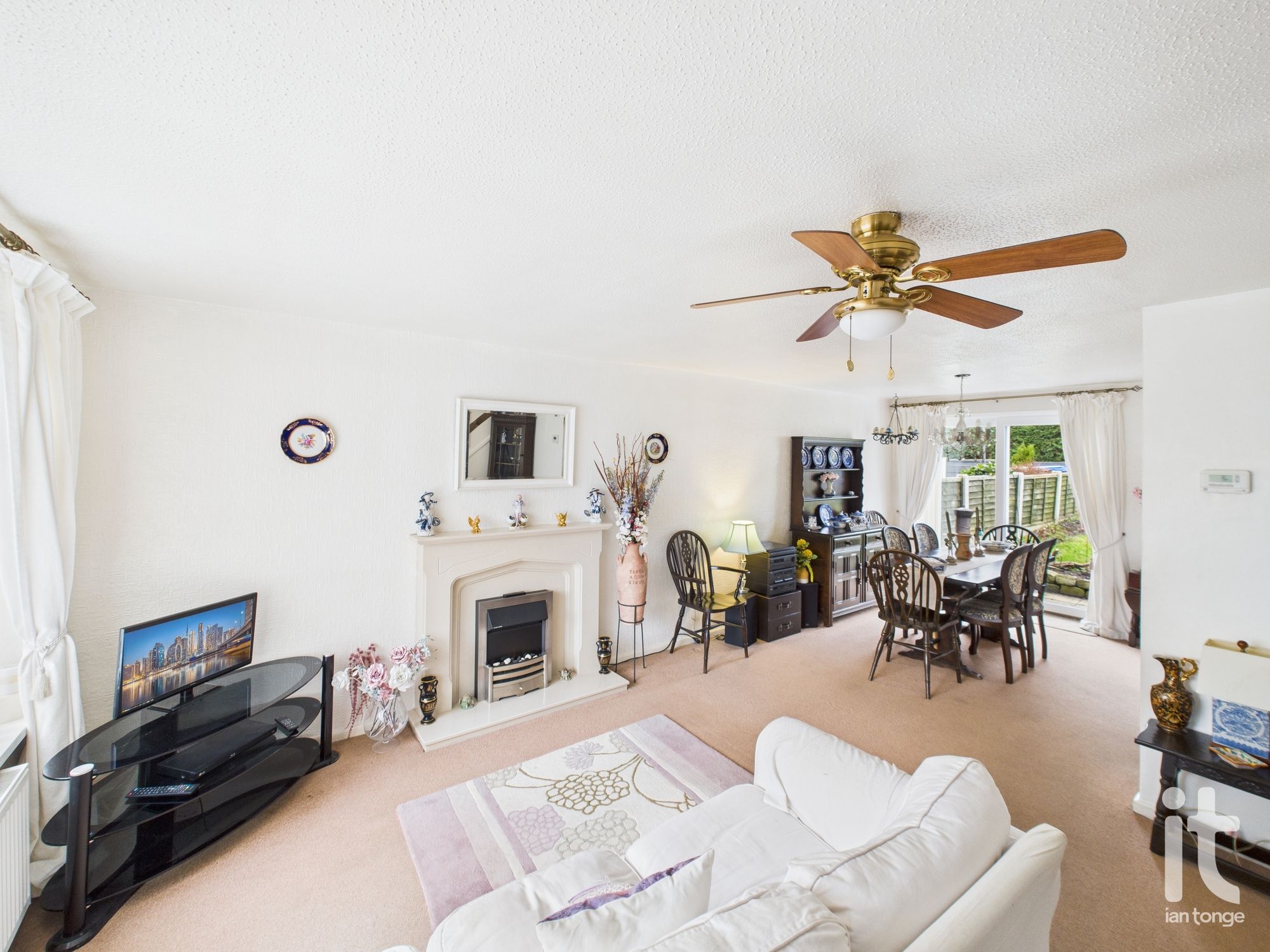 3 bedroom mid terraced house SSTC in Stockport - Photograph 5.