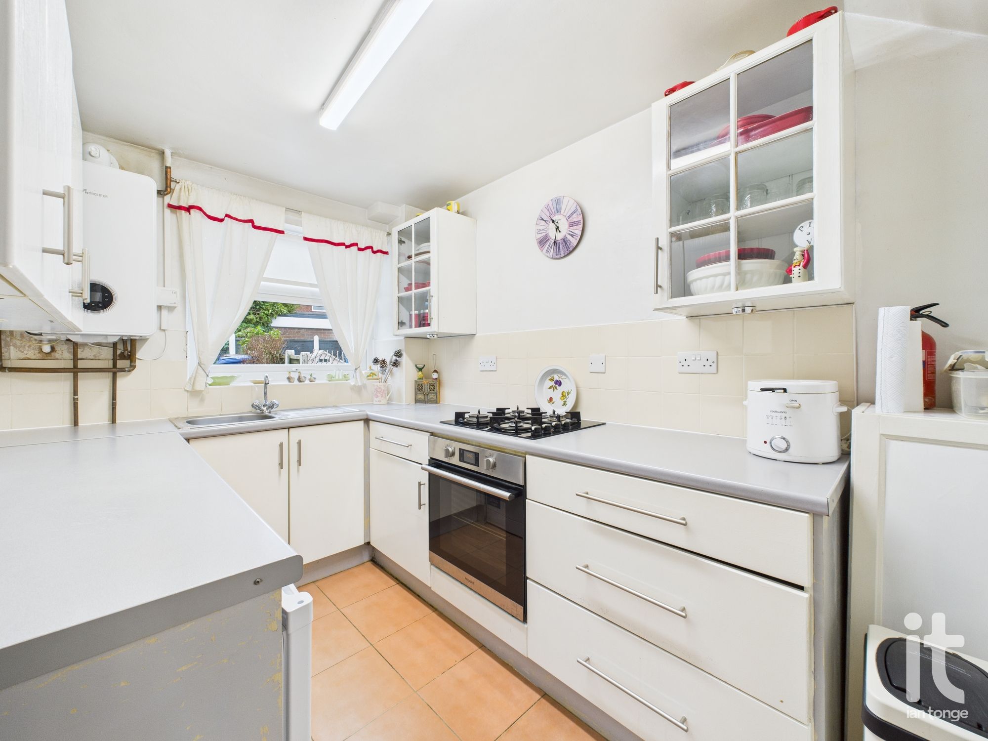 3 bedroom mid terraced house SSTC in Stockport - Photograph 9.