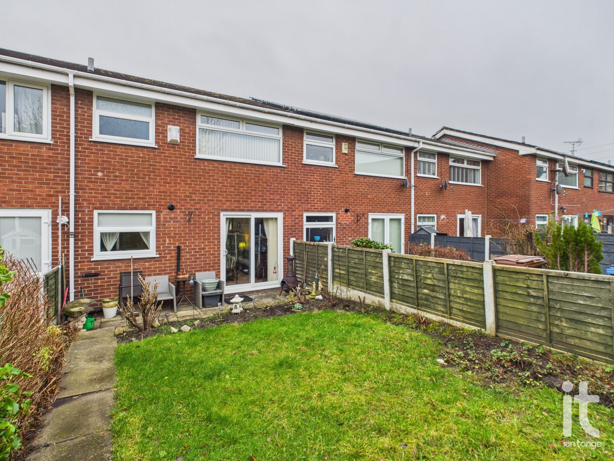 3 bedroom mid terraced house SSTC in Stockport - Photograph 15.